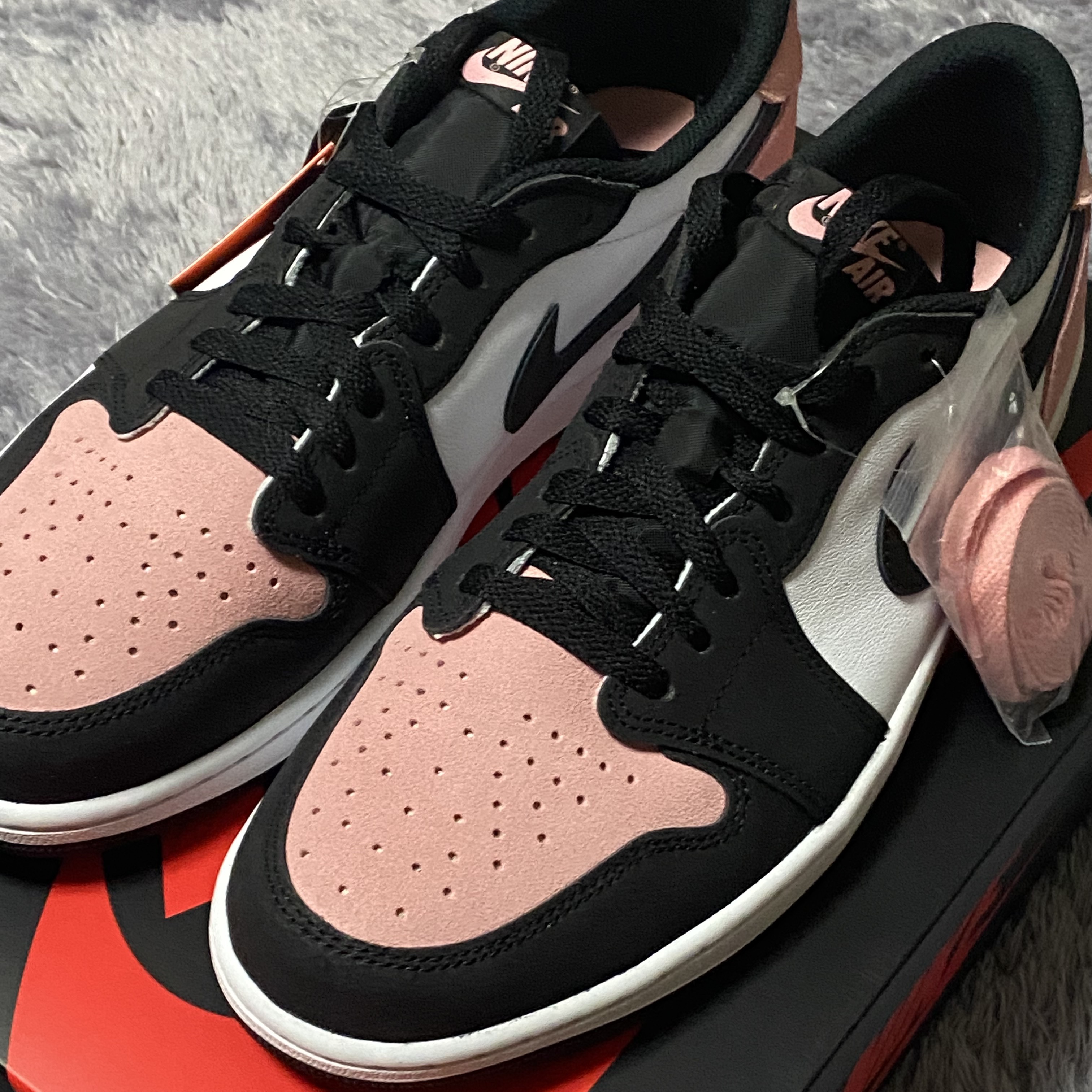 Jordan 1 Retro Low OG Bleached Coral 착용 스타일