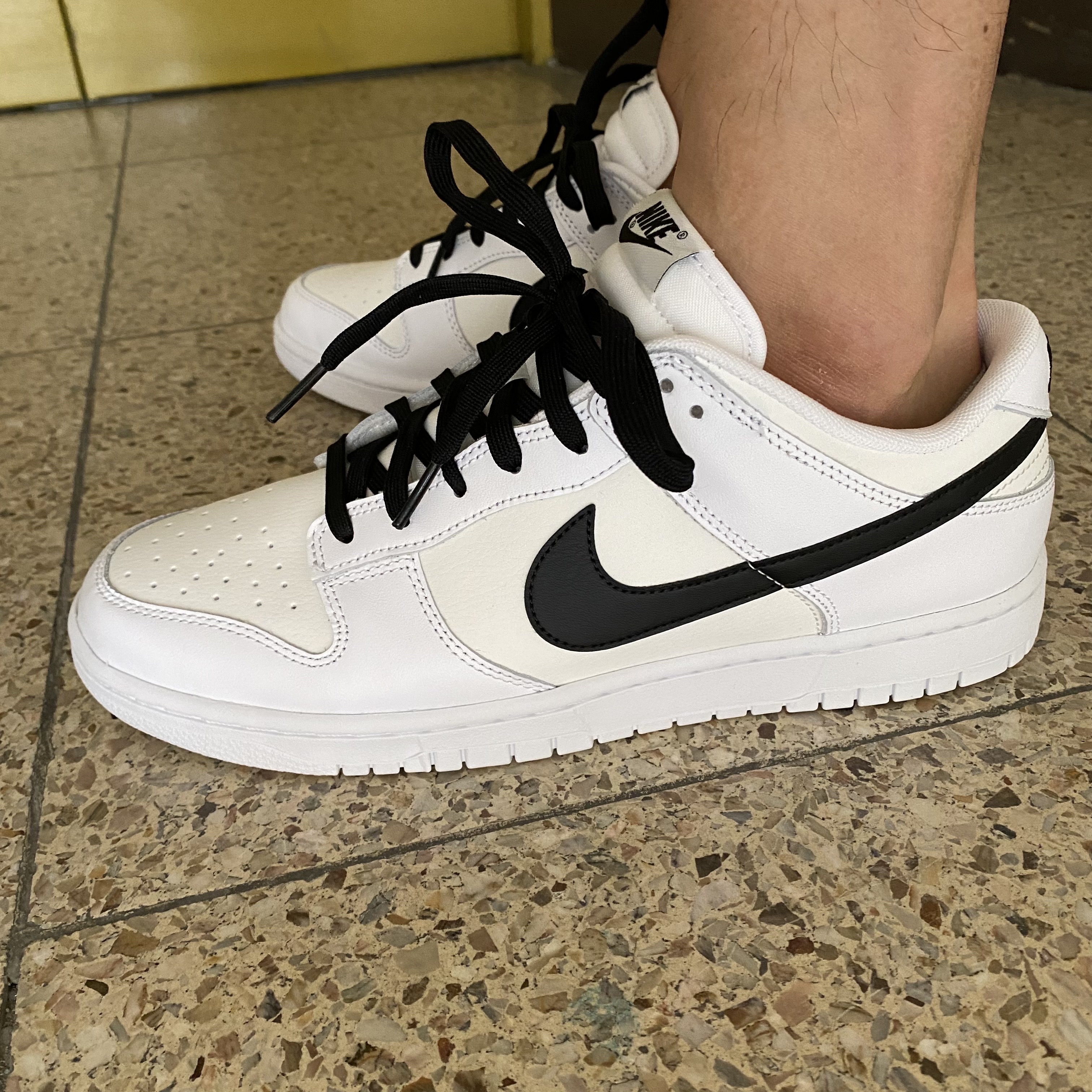 Nike Dunk Low Retro Summit White 착용 스타일 - 1