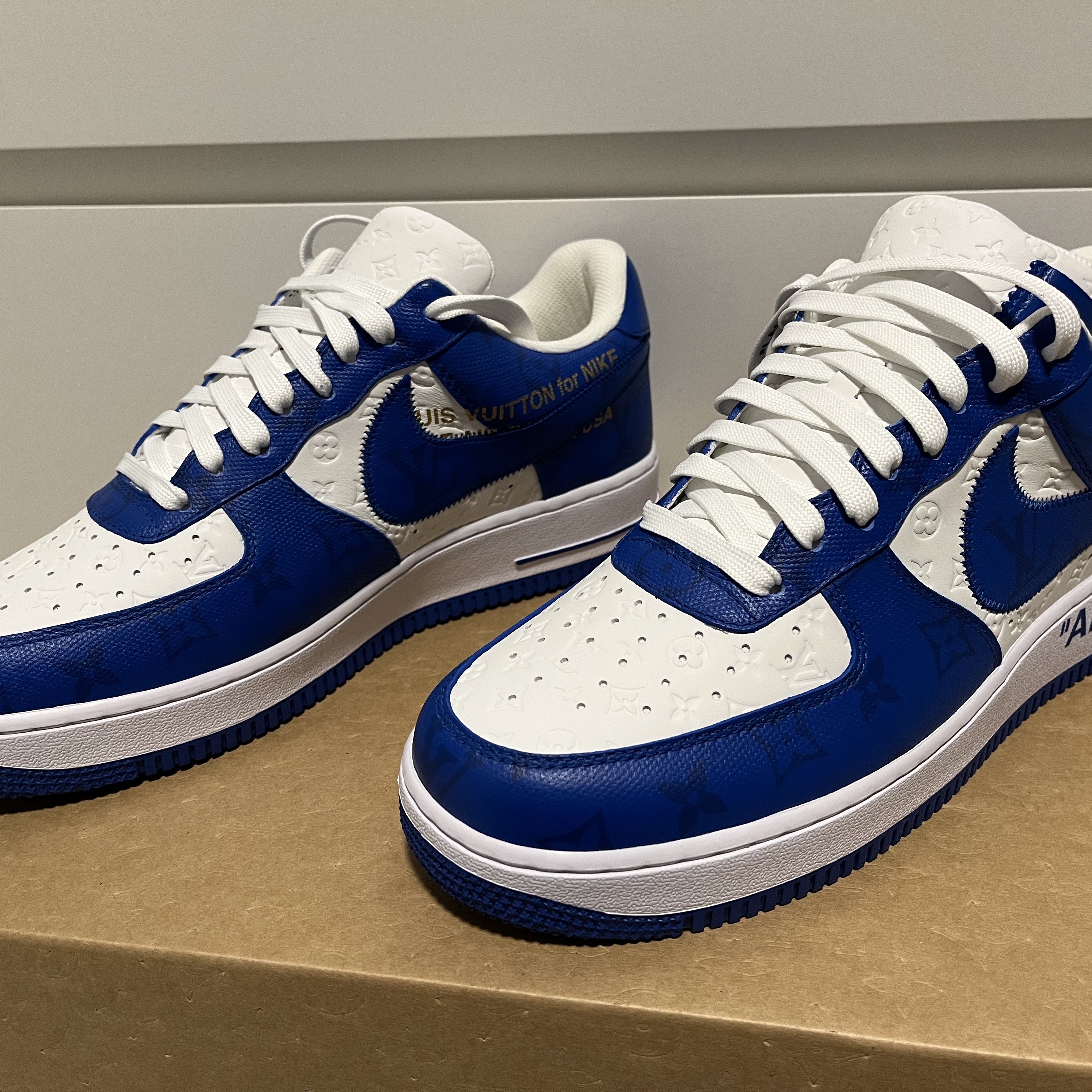 Louis Vuitton x Nike Air Force 1 Low by Virgil Abloh White Team Royal 착용 스타일 - 3