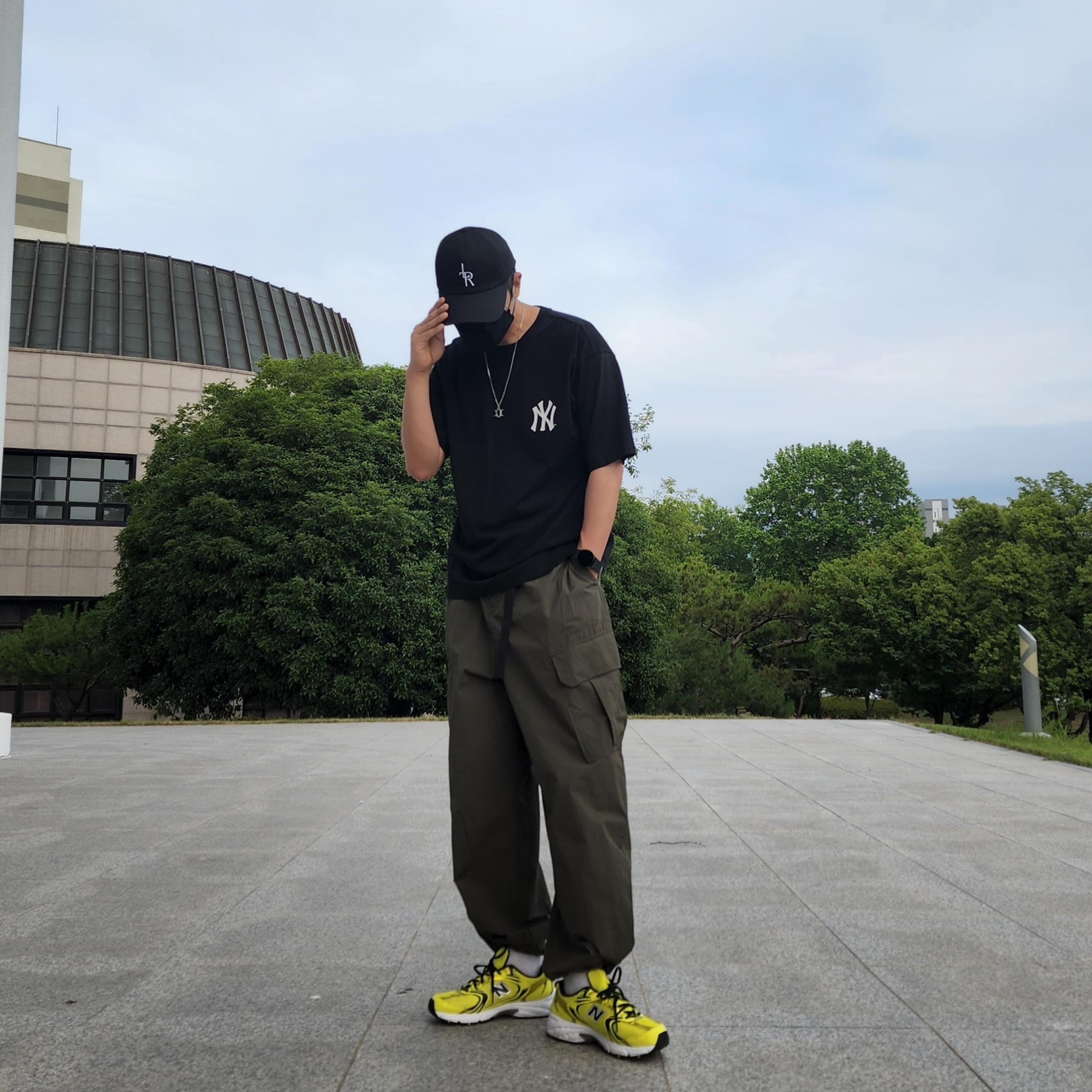 New Balance 530 Yellow 착용 스타일 - 4