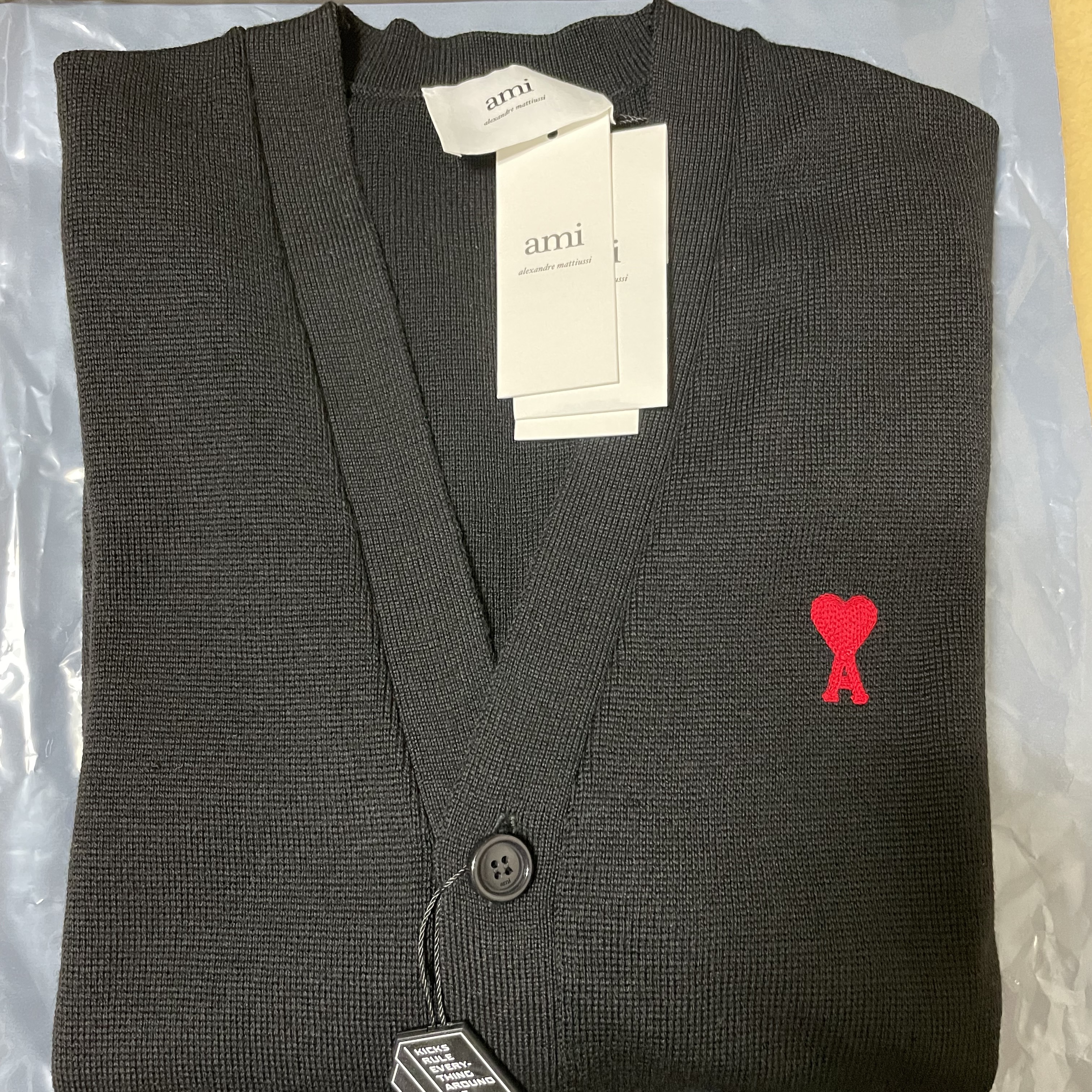 AMI de Coeur Wool Cardigan Black 착용 스타일