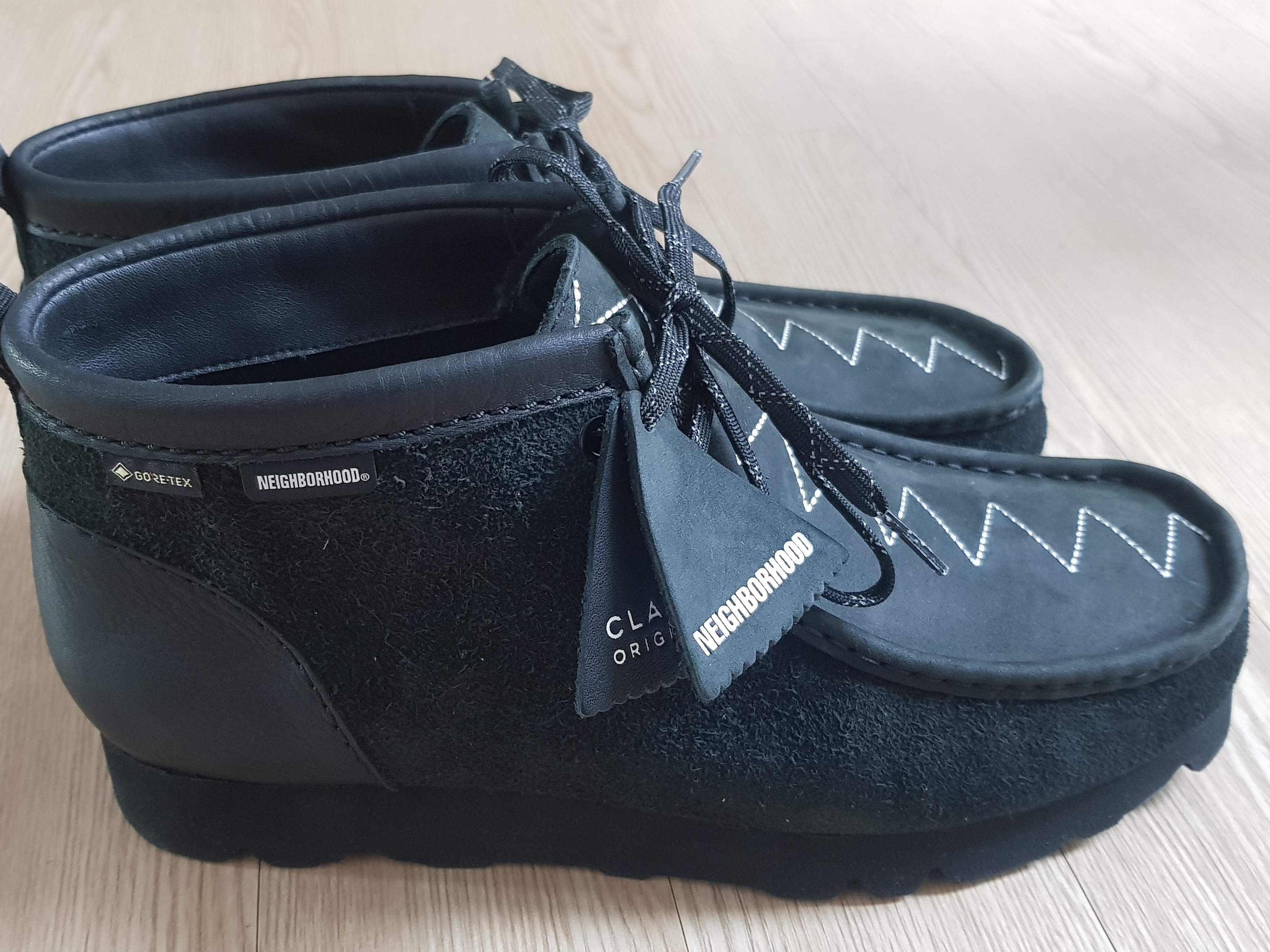 Clarks x Neighborhood Wallabee Boots GTX Black Combi Suede 착용 스타일