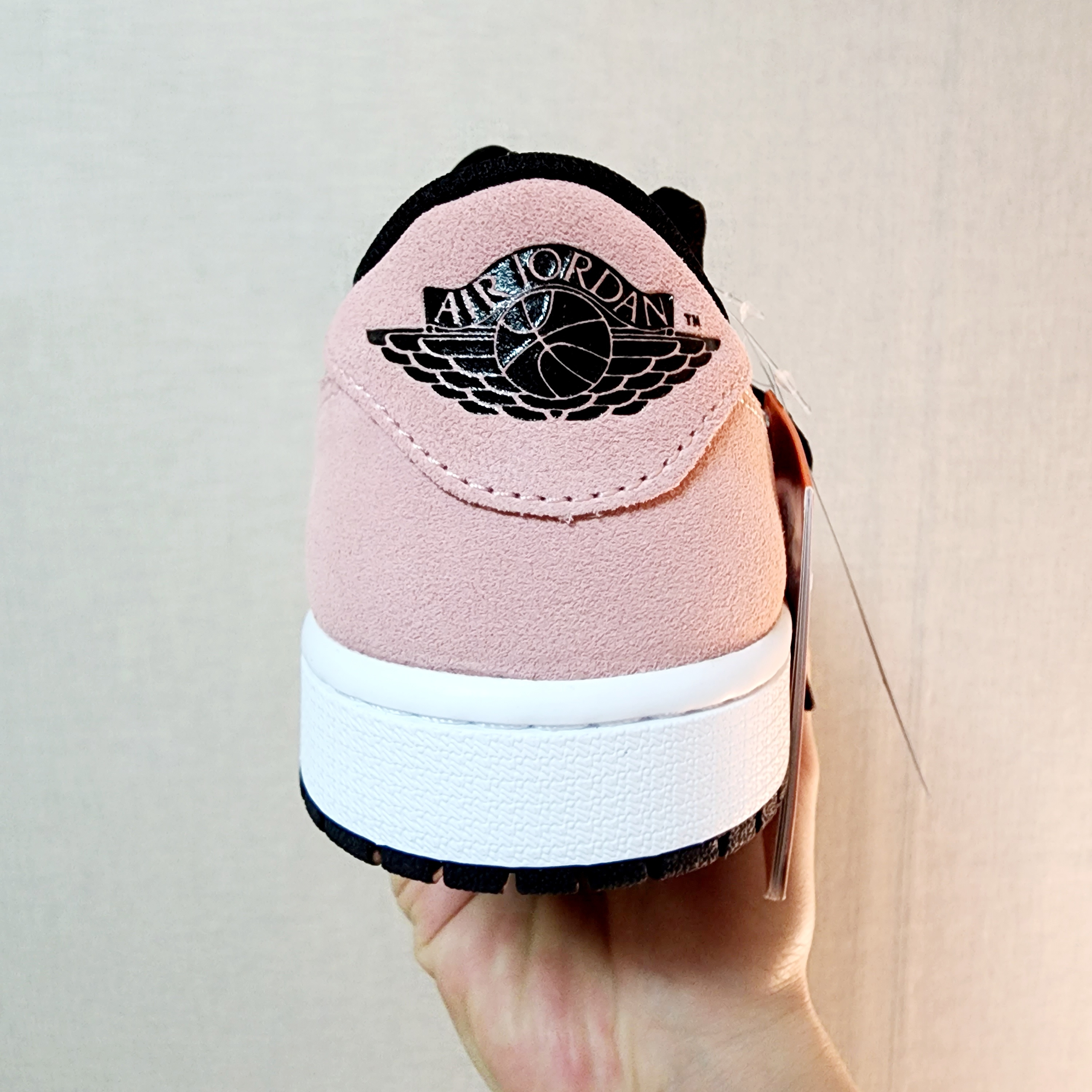 Jordan 1 Retro Low OG Bleached Coral 착용 스타일 - 4