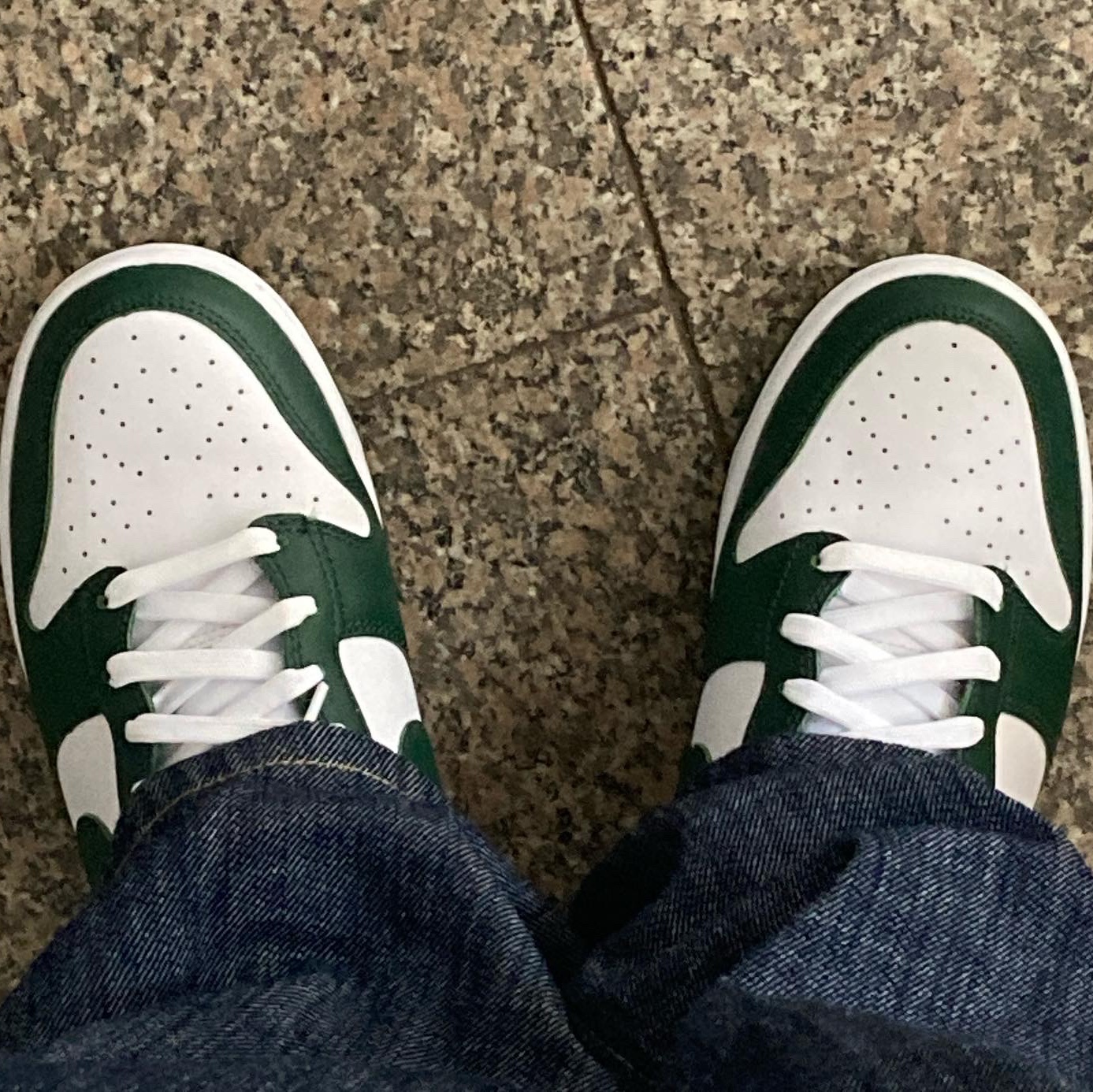 Nike Dunk High Retro Noble Green 착용 스타일 - 2
