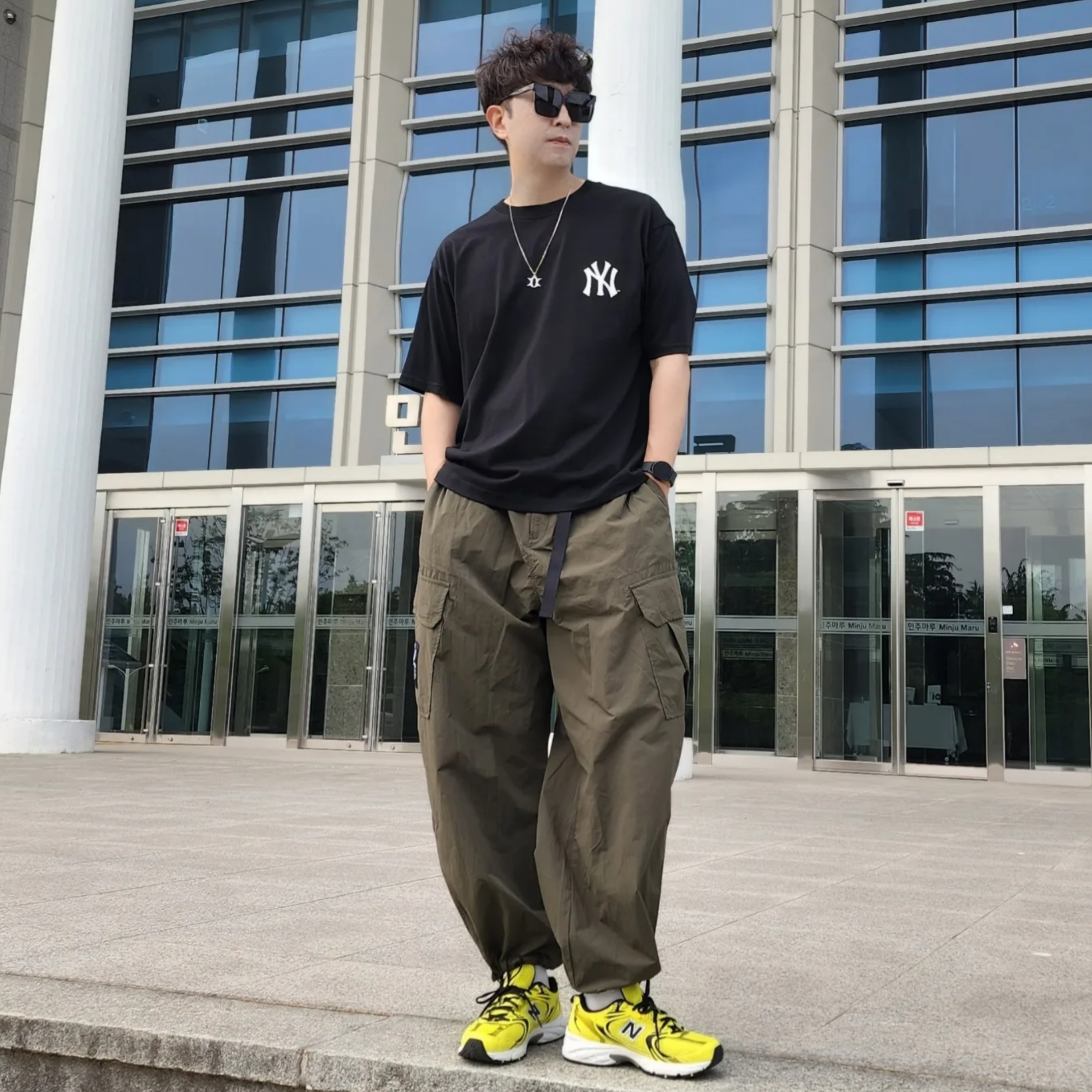 New Balance 530 Yellow 착용 스타일 - 2