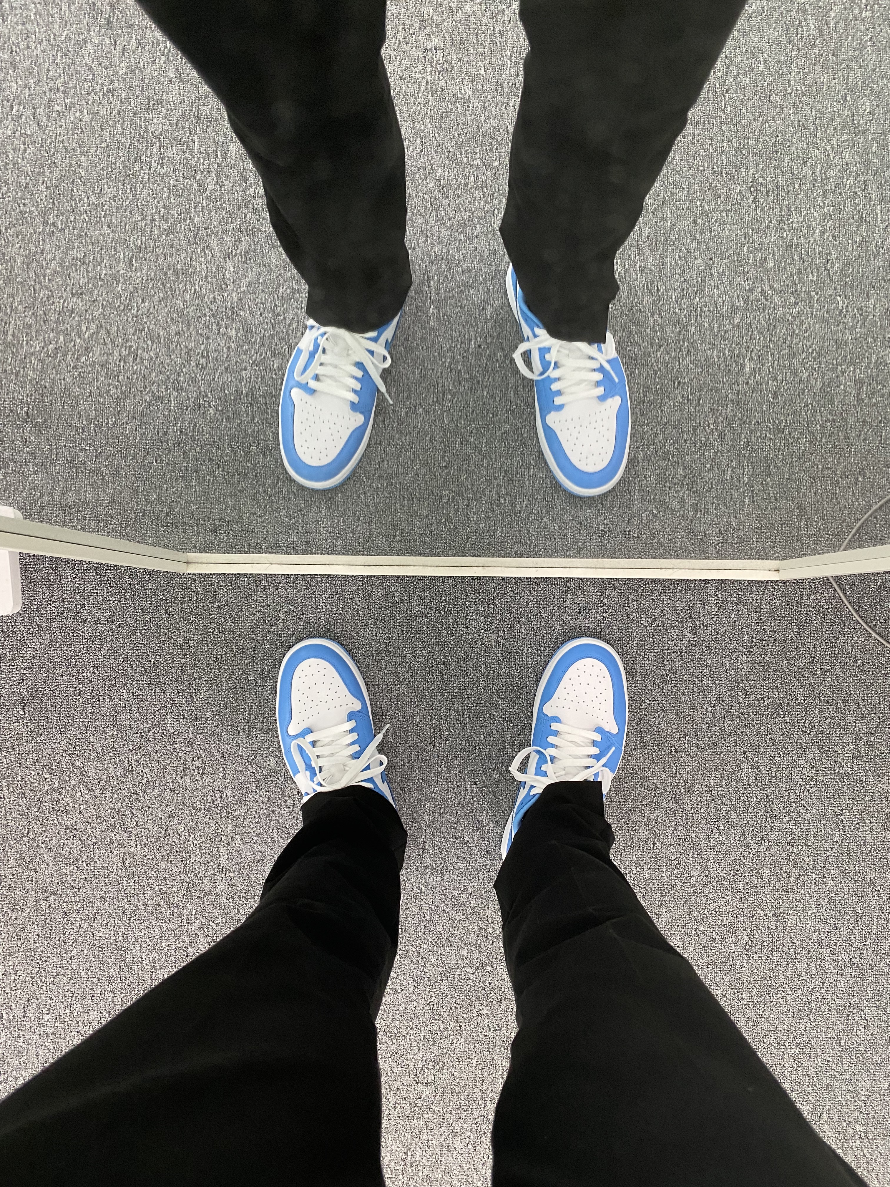 Jordan 1 Low Golf White and University Blue 착용 스타일