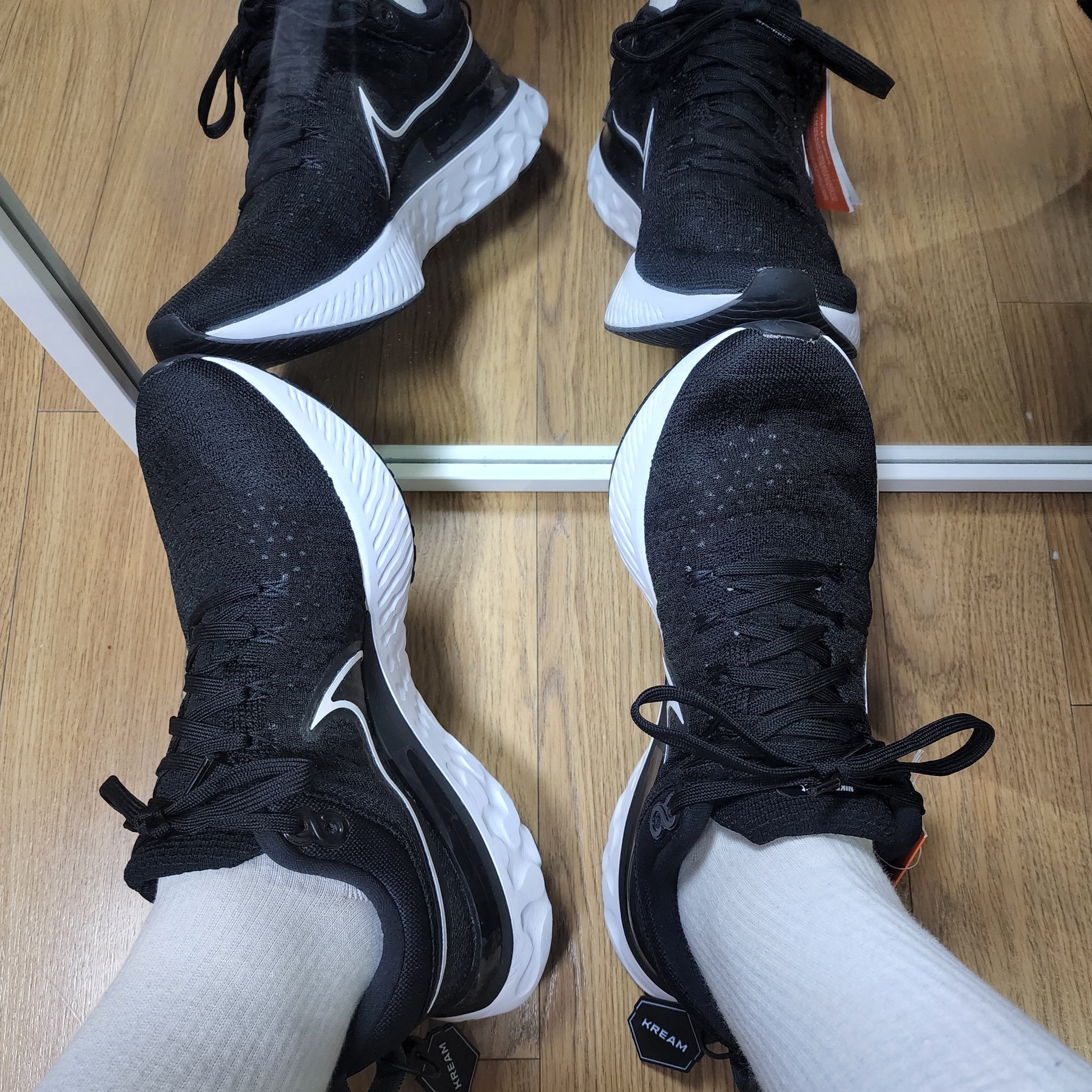 Nike React Infinity Run Flyknit 2 Black White 착용 스타일 - 3