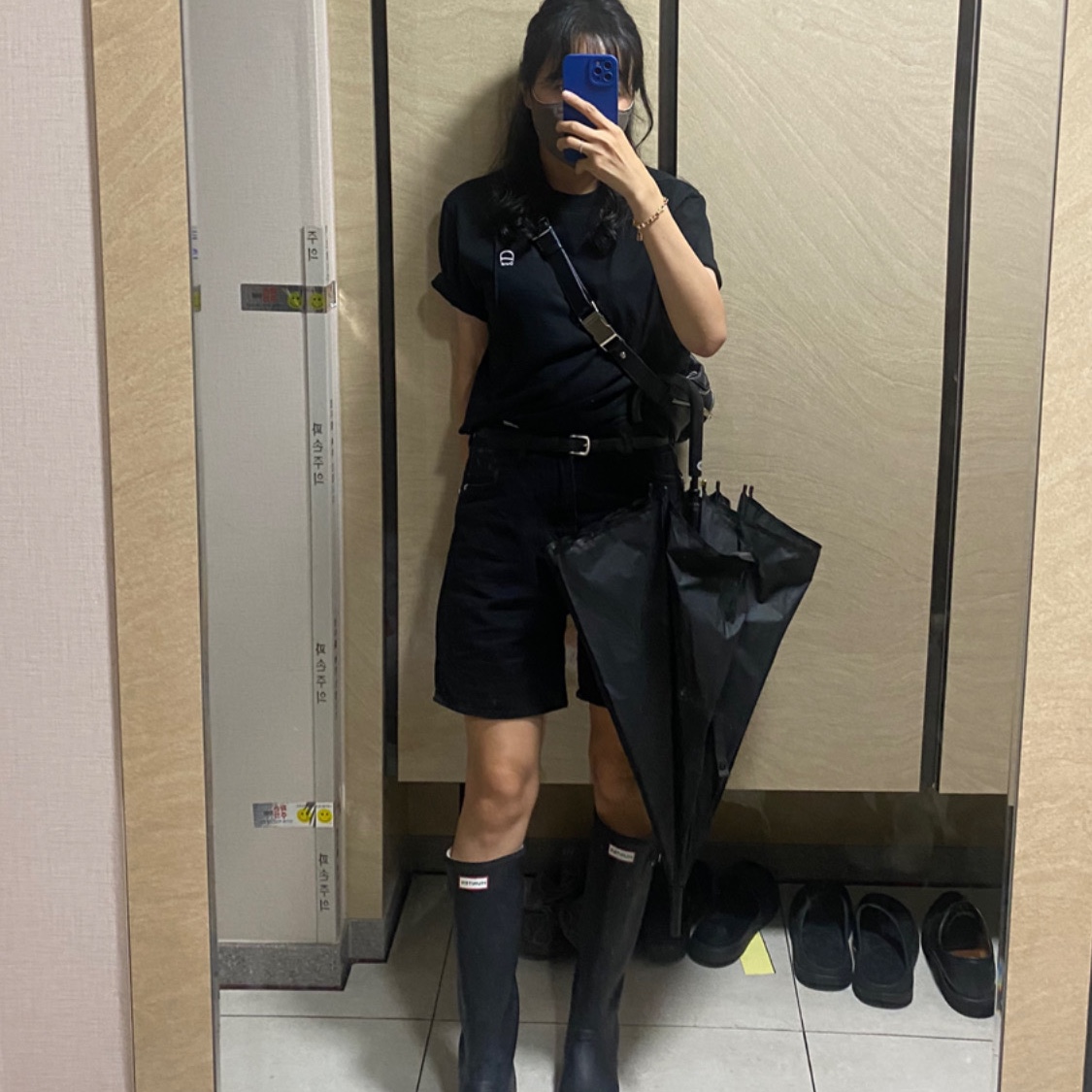 (W) Hunter Original Tall Rain Boots Black 착용 스타일