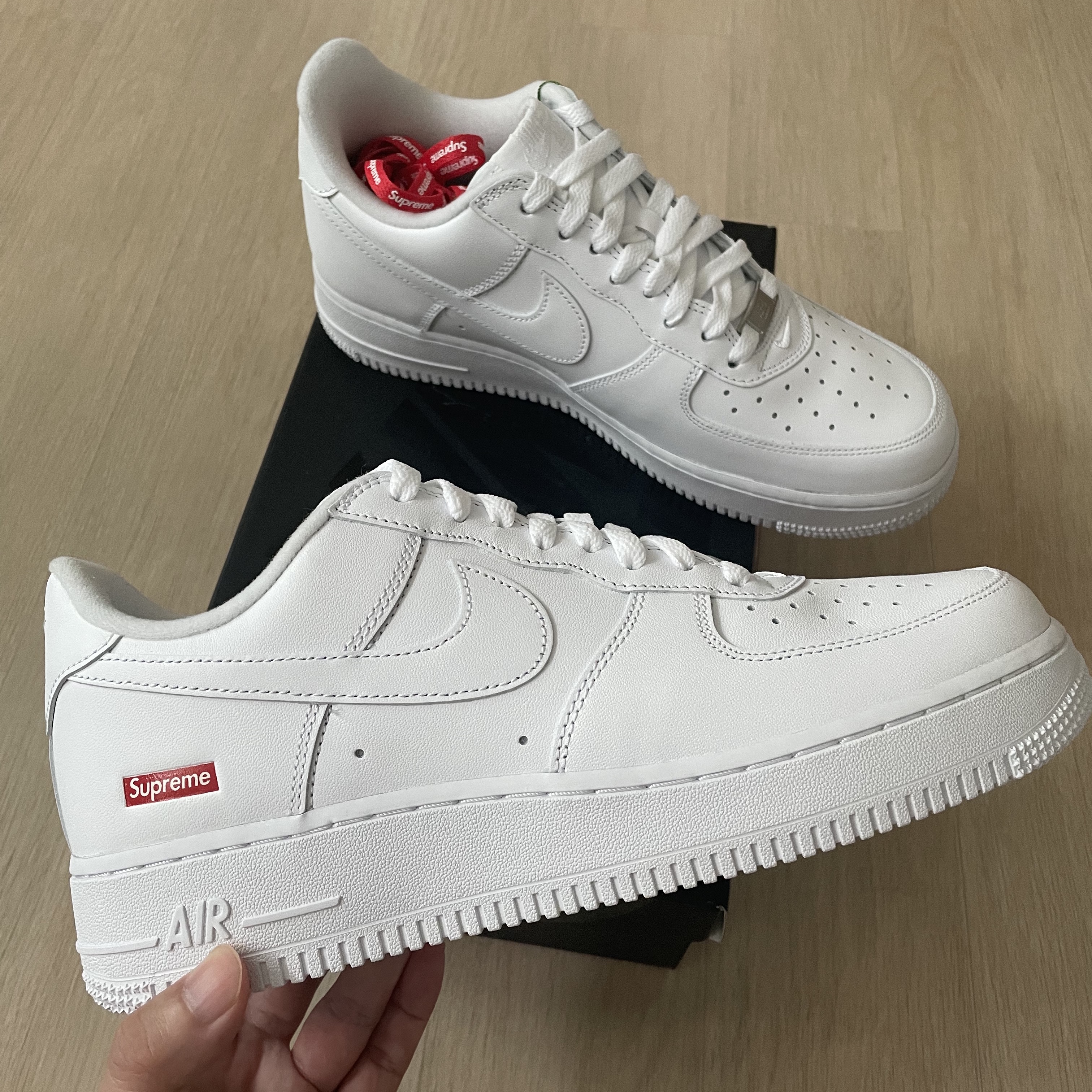 Nike x Supreme Air Force 1 Low White 착용 스타일 - 2