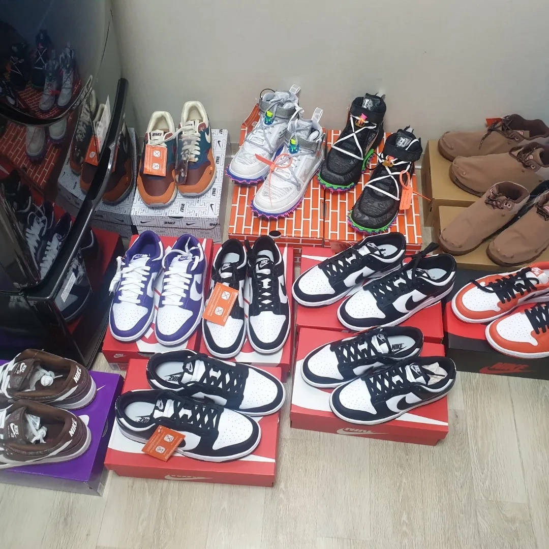 Nike x Kasina Air Max 1 SP Won-Ang Orange, Nike x Off-White Air Force 1 Mid SP White 착용 스타일 - 1