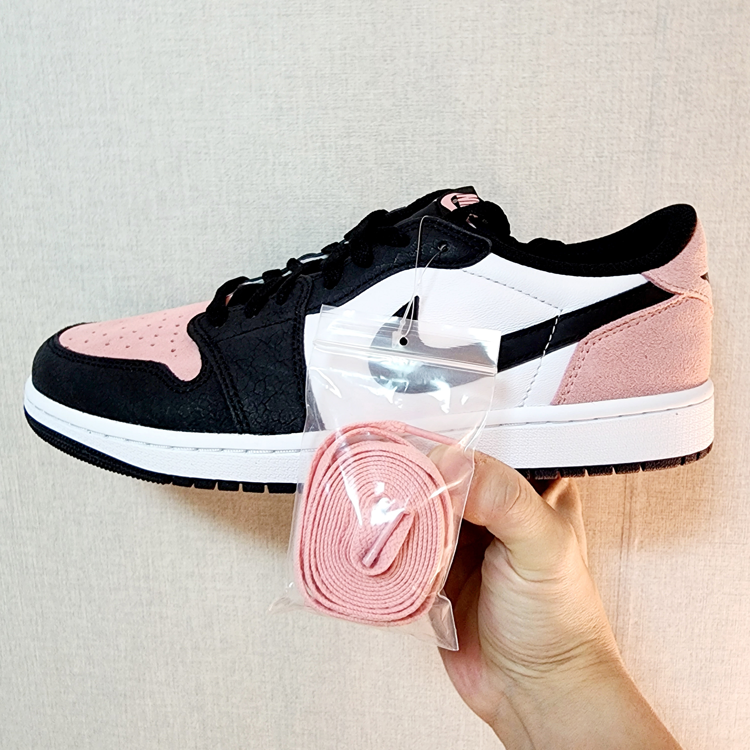 Jordan 1 Retro Low OG Bleached Coral 착용 스타일 - 1