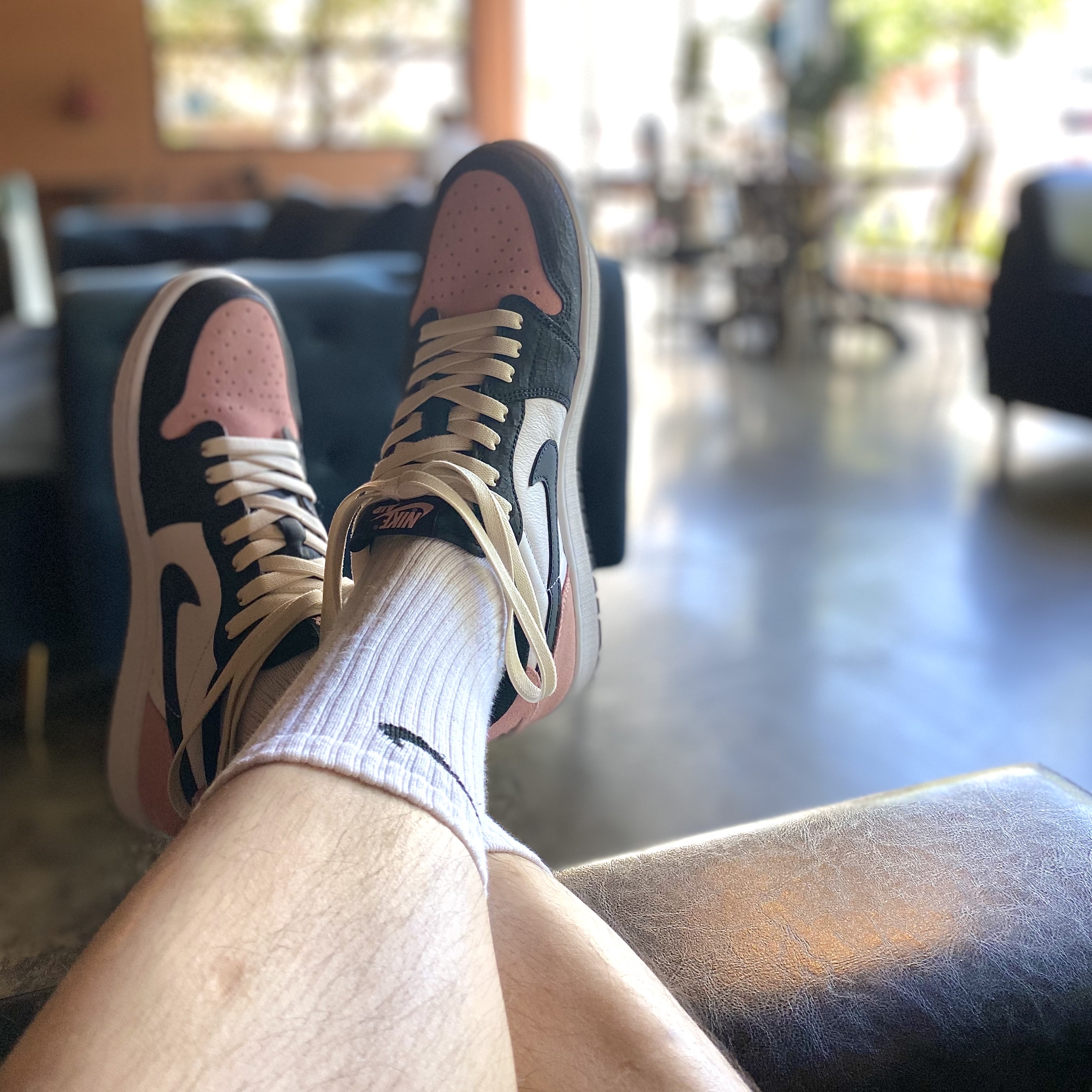 Jordan 1 Retro Low OG Bleached Coral, Lego Year of the Tiger 착용 스타일 - 4