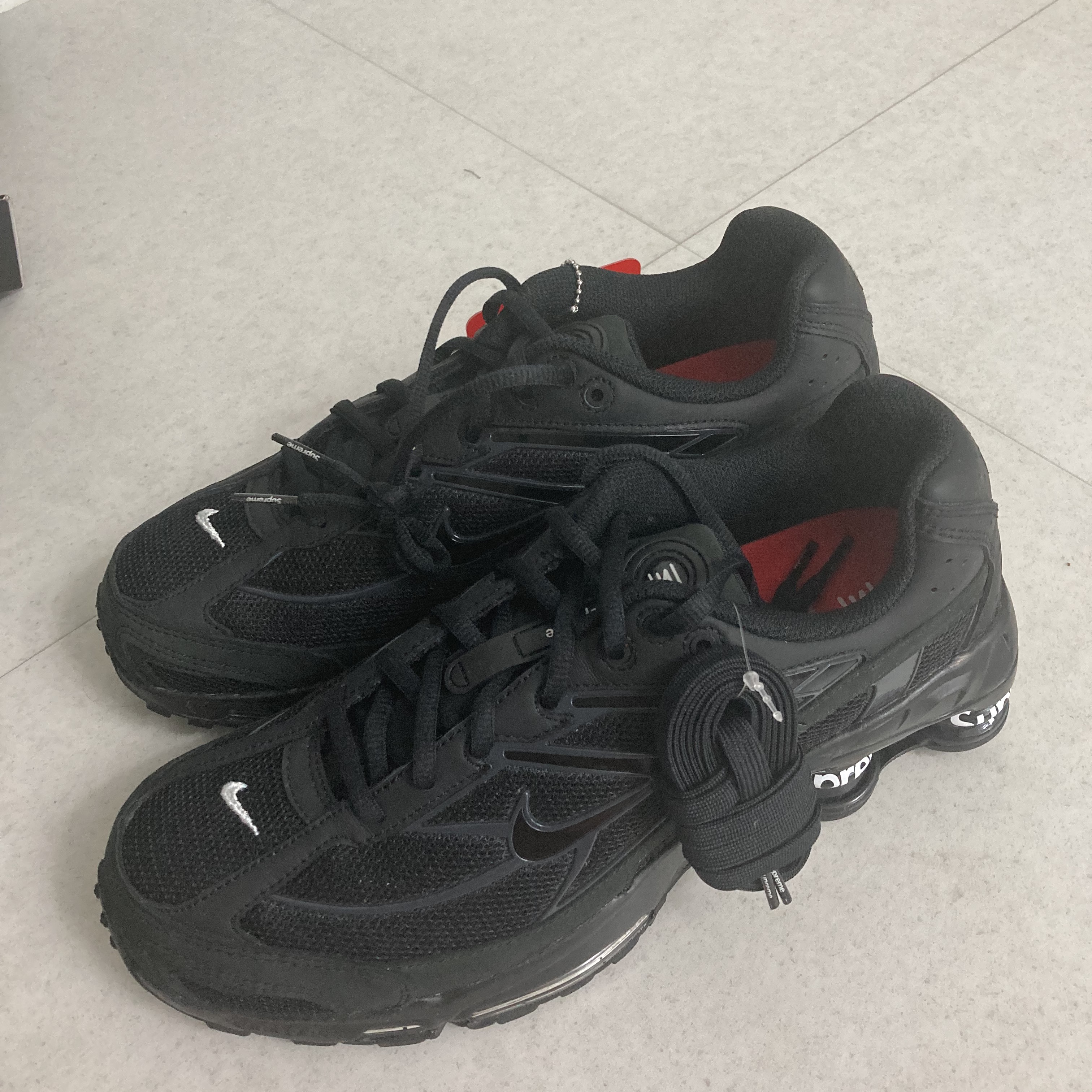 Nike x Supreme Shox Ride 2 SP Black 착용 스타일 - 3