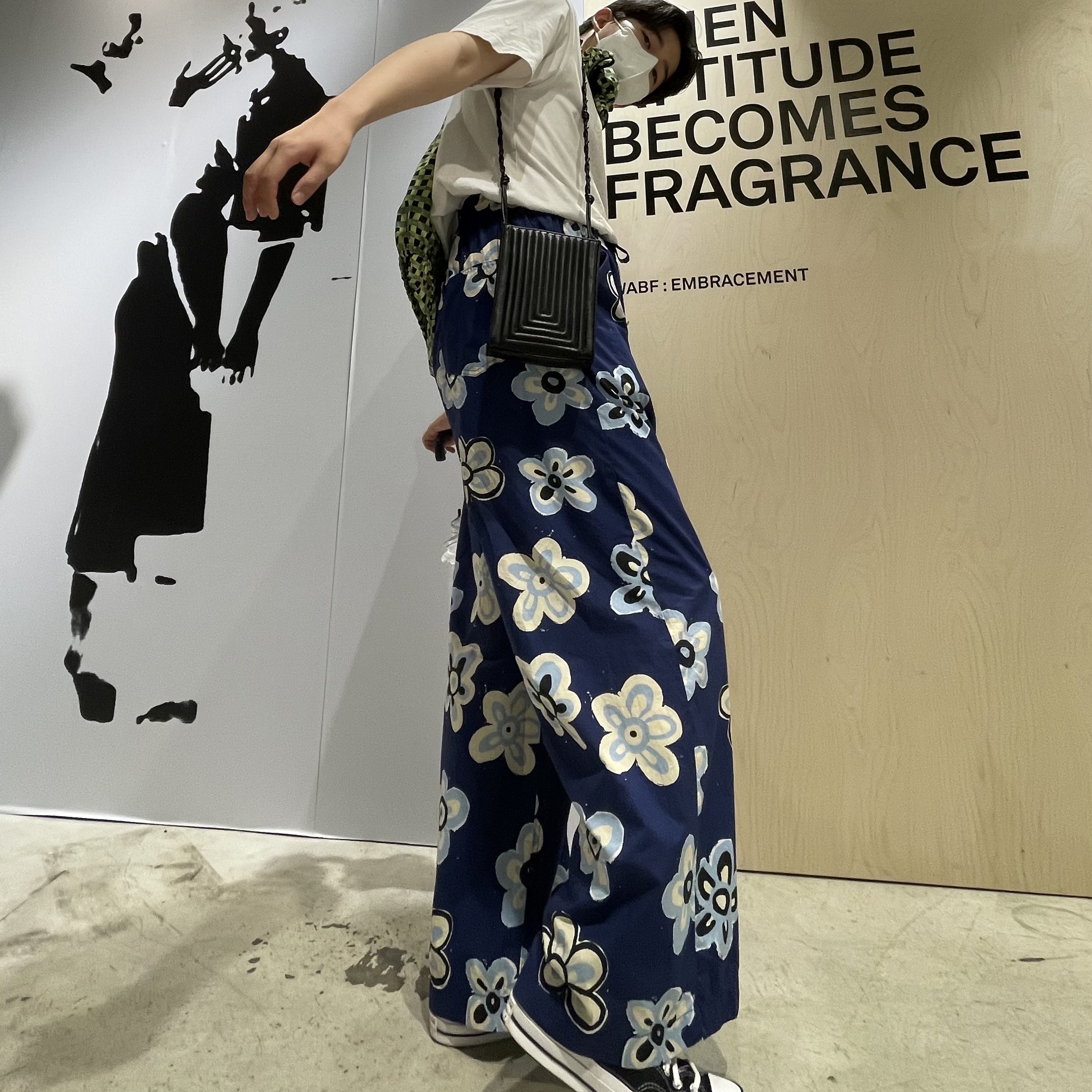 Jil Sander Quilted Tangle Small Black, Uniqlo x Marni Relaxed Wide Fit Pants Flower Blue 착용 스타일 - 1