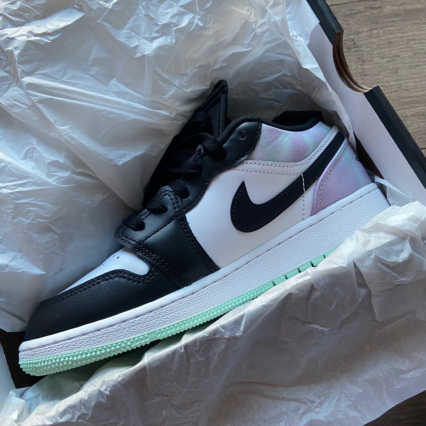 (GS) Jordan 1 Low SE White Black Tie-Dye 착용 스타일