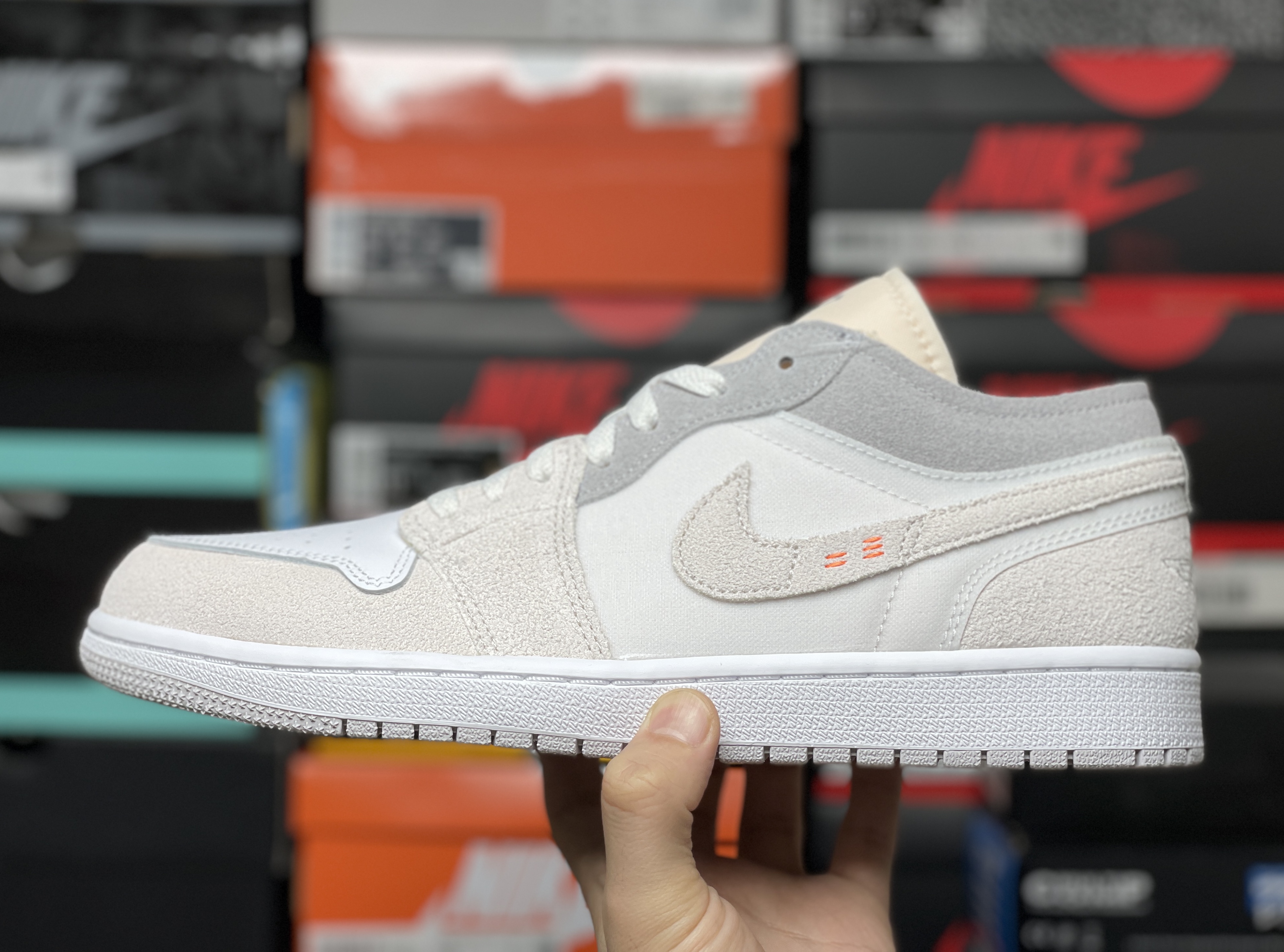 Jordan 1 Low SE Craft White and Phantom 착용 스타일