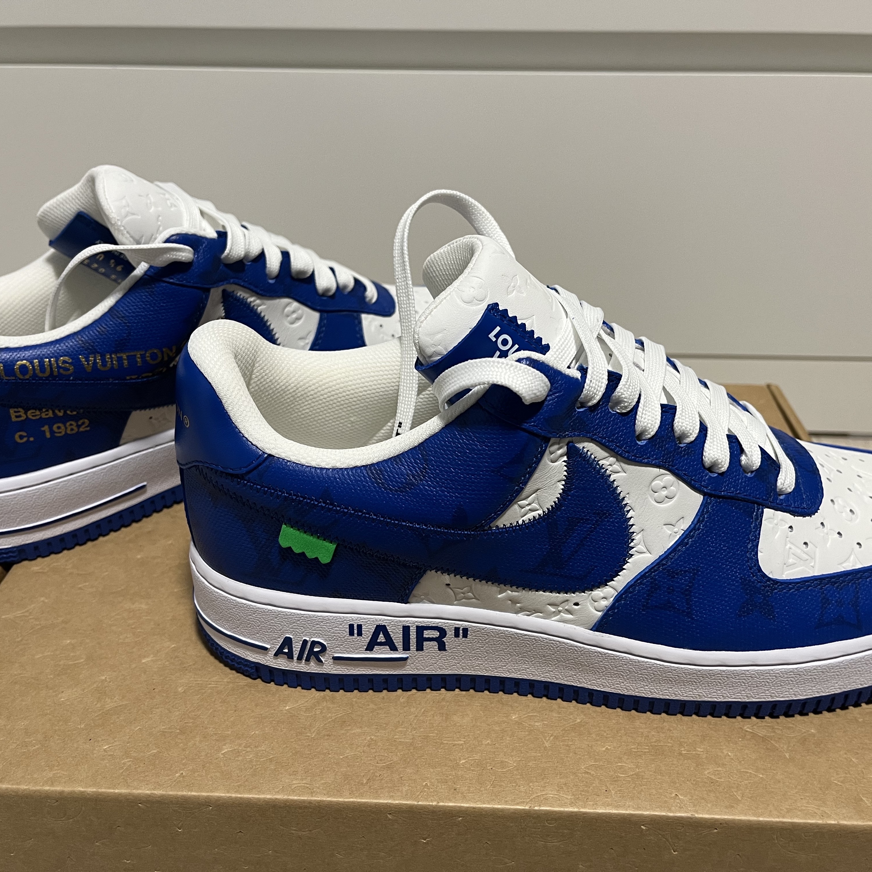 Louis Vuitton x Nike Air Force 1 Low by Virgil Abloh White Team Royal 착용 스타일 - 1
