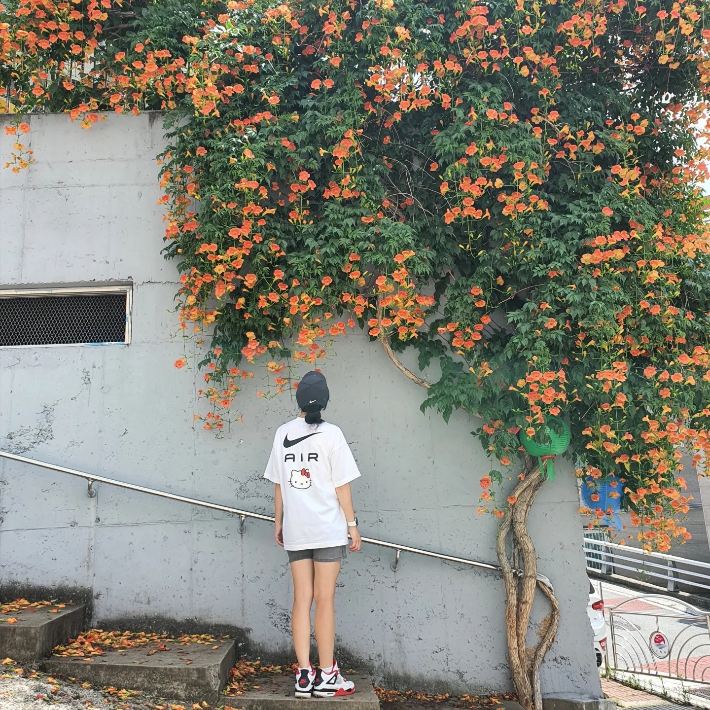 Nike x Hello Kitty NRG Air T-Shirt White - Asia, Jordan 4 Retro OG Fire Red 2020 착용 스타일