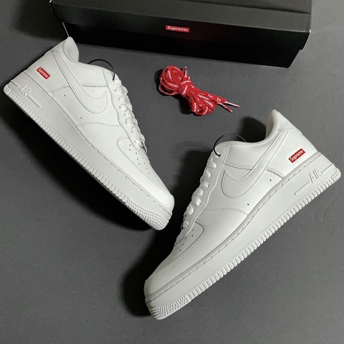 Nike x Supreme Air Force 1 Low White 착용 스타일