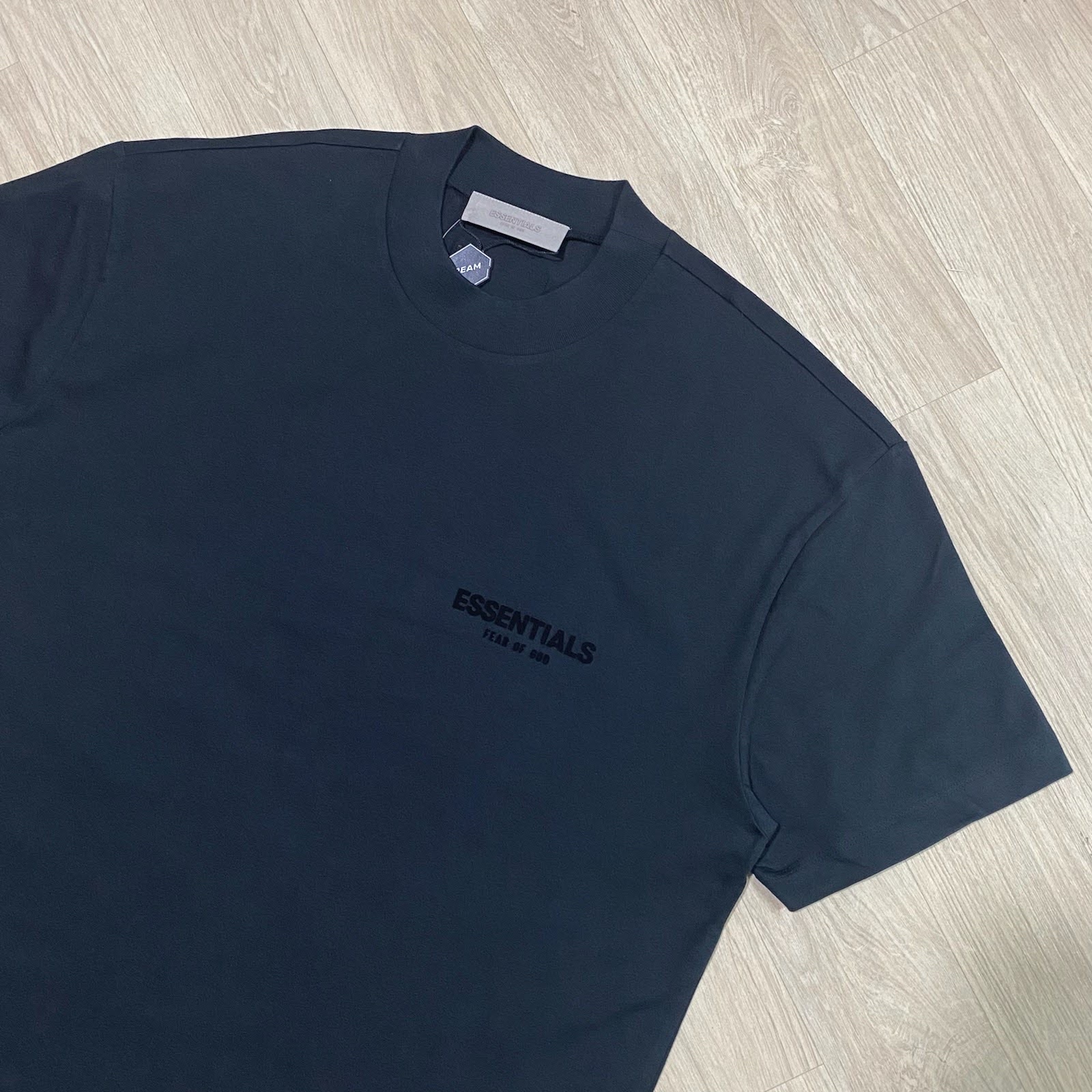 Essentials The Core Collection T-Shirt Stretch Limo, Essentials The Core Collection Sweatshorts Stretch Limo 착용 스타일 - 3