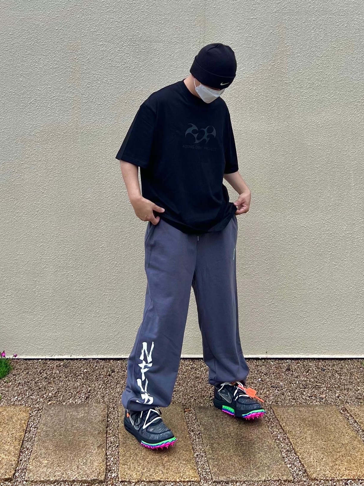 Nike x Stussy NRG Cuffed Beanie Black, Nike x Off-White Air Force 1 Mid SP Black 착용 스타일 - 1