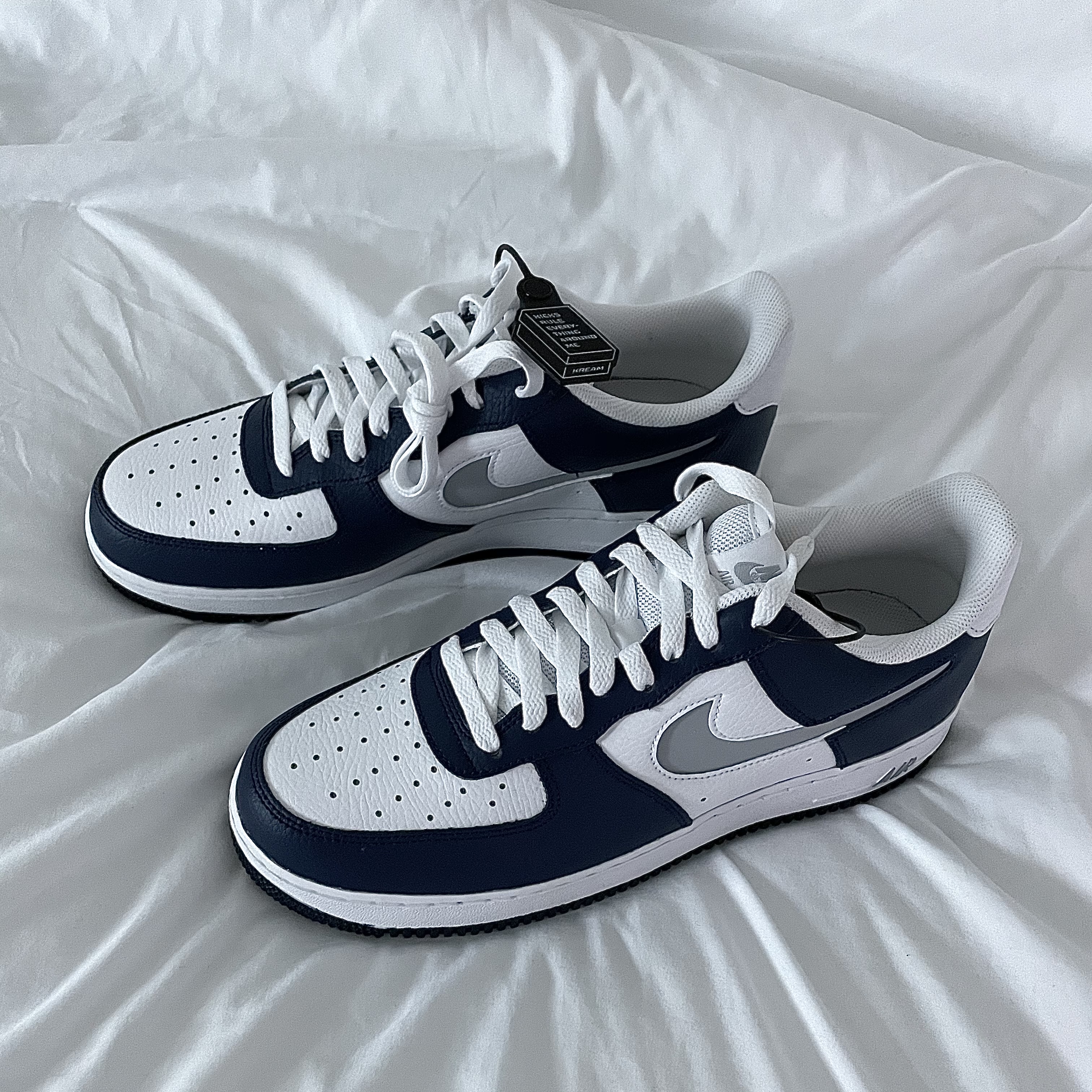 Nike Air Force 1 '07 Cut Out Swoosh Midnight Navy 착용 스타일 - 2