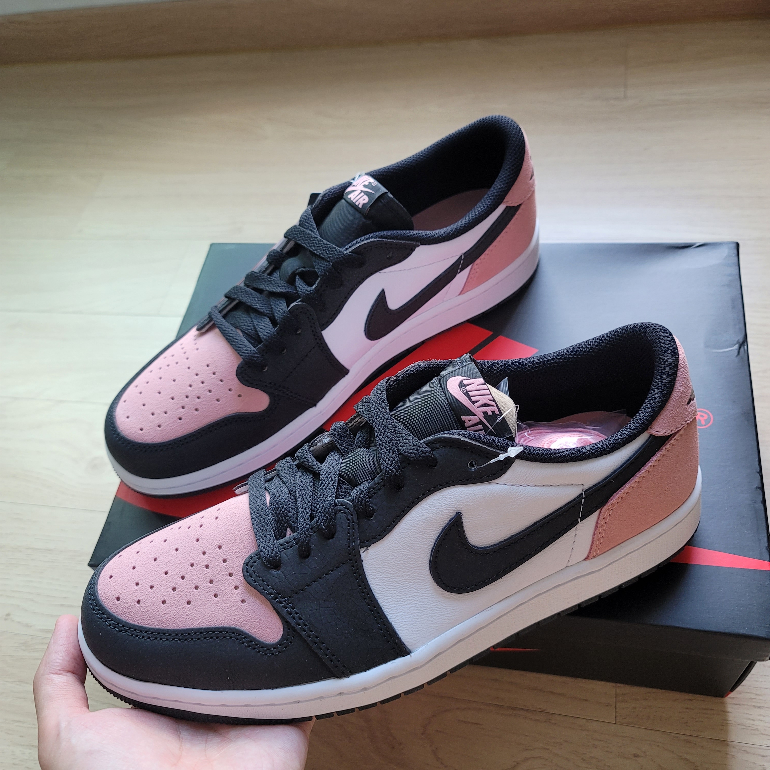 Jordan 1 Retro Low OG Bleached Coral 착용 스타일 - 2