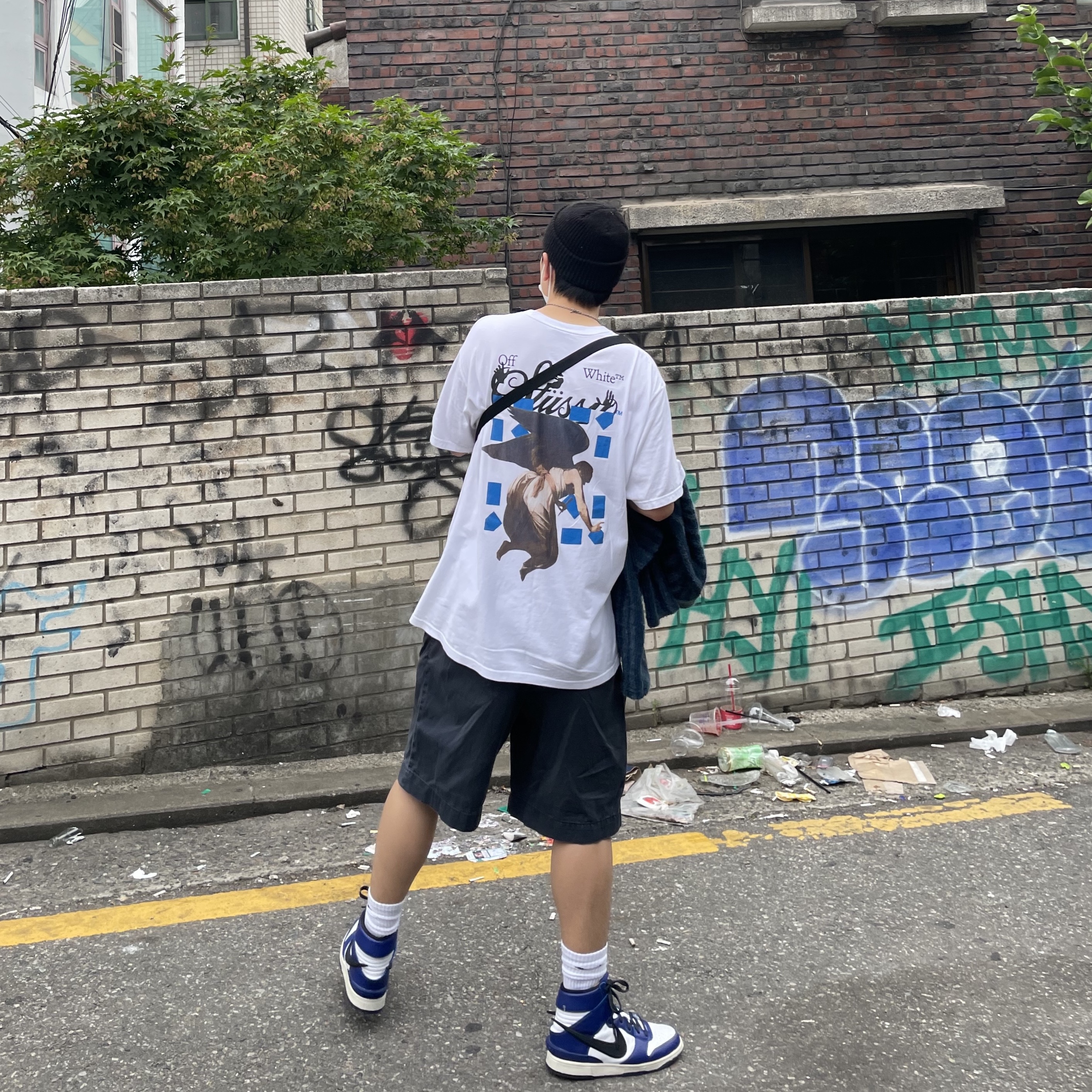 Nike x Ambush Dunk High Deep Royal Blue, Stussy x Off-White 40 WT T-Shirt 착용 스타일