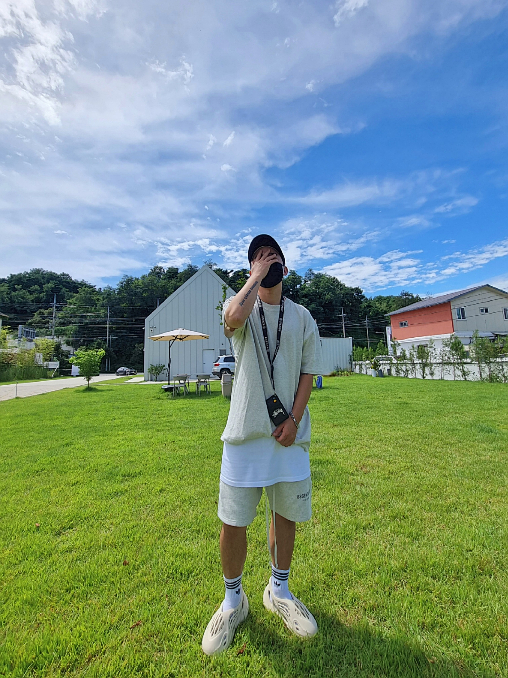 Essentials T-Shirt Oatmeal - 21SS, Essentials Sweatshorts Oatmeal - 21SS 착용 스타일