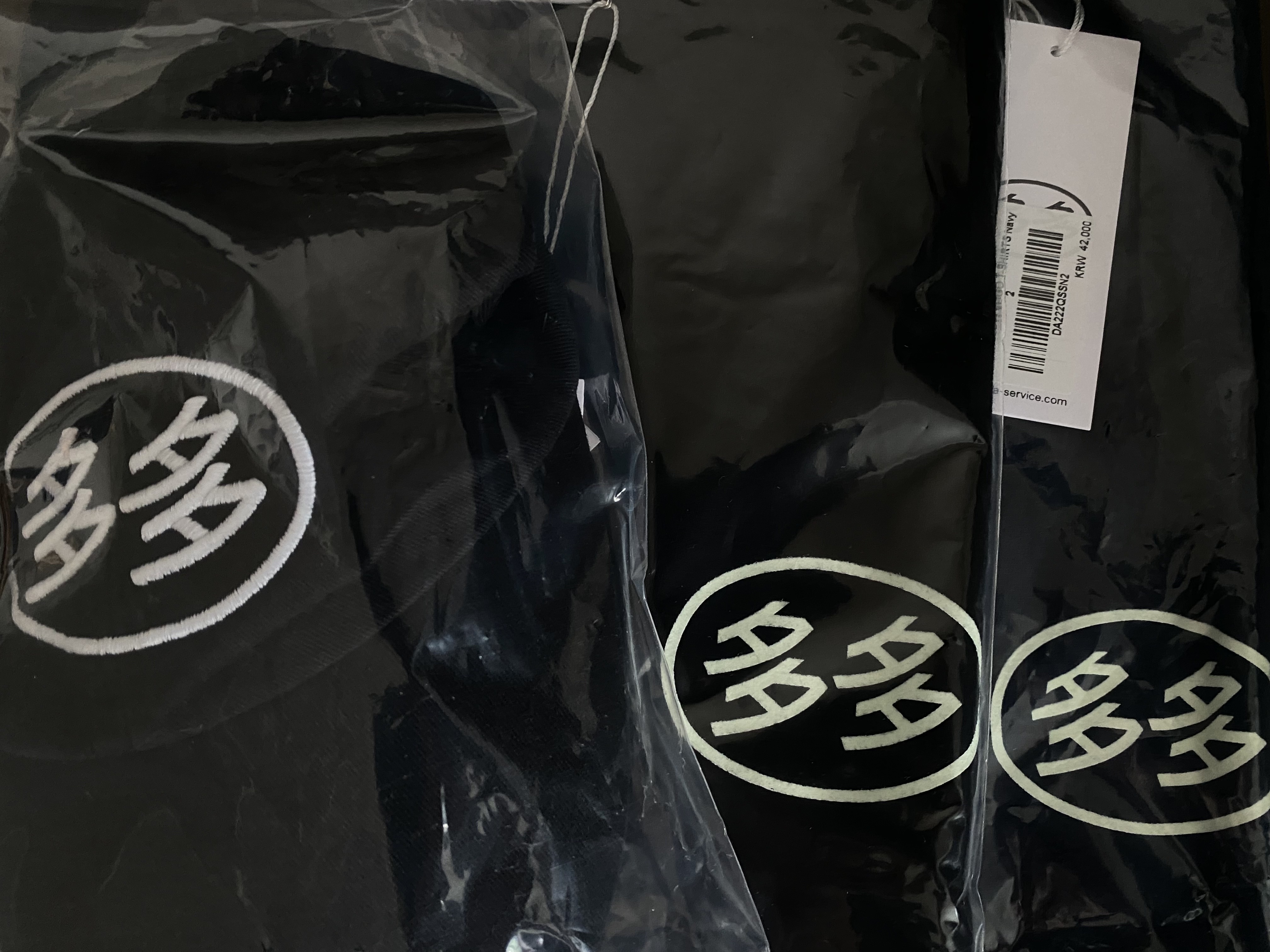 Dada Glow Logo Cap Black, Dada Glow Logo T-Shirt Black 착용 스타일