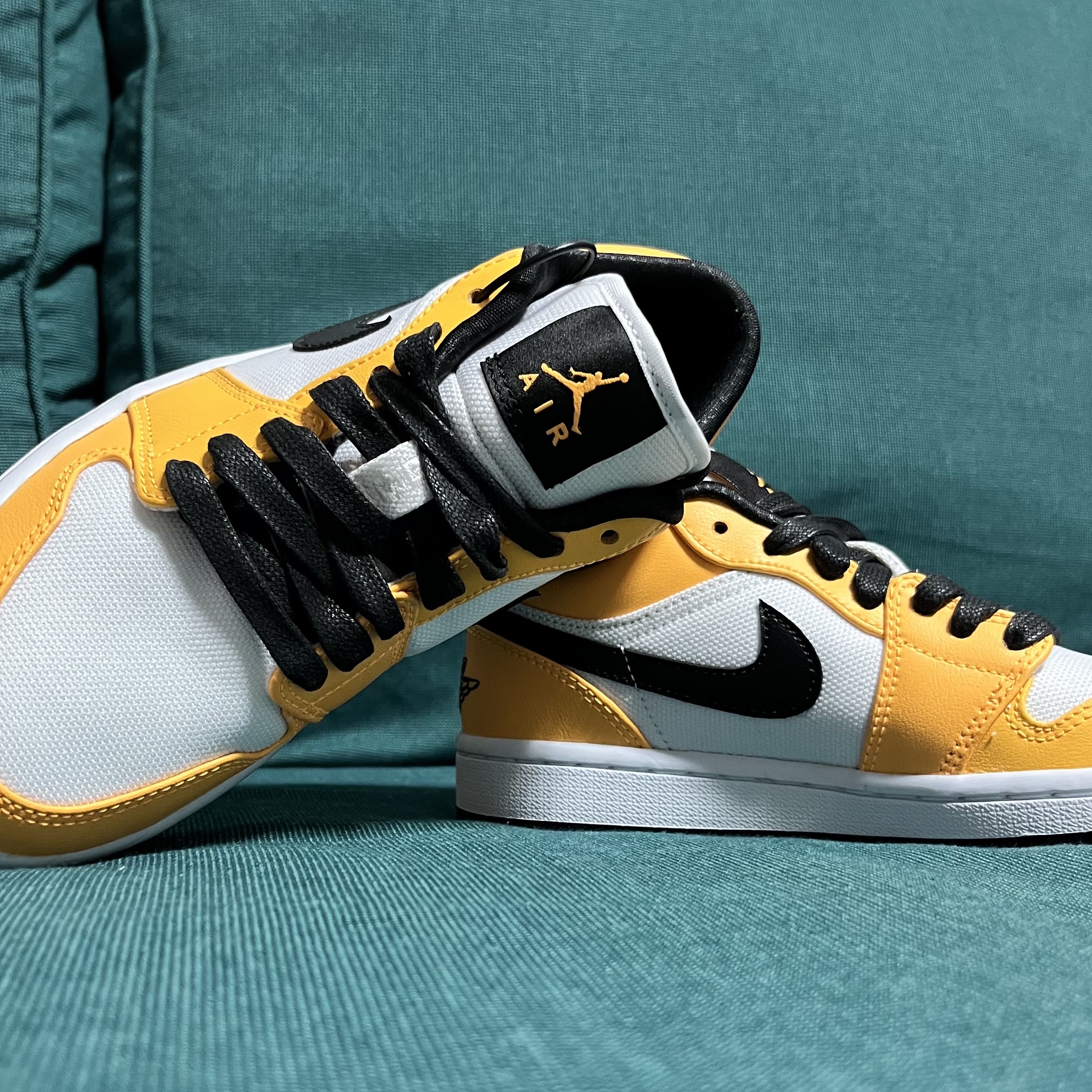 (W) Jordan 1 Low SE Laser Orange 착용 스타일 - 2