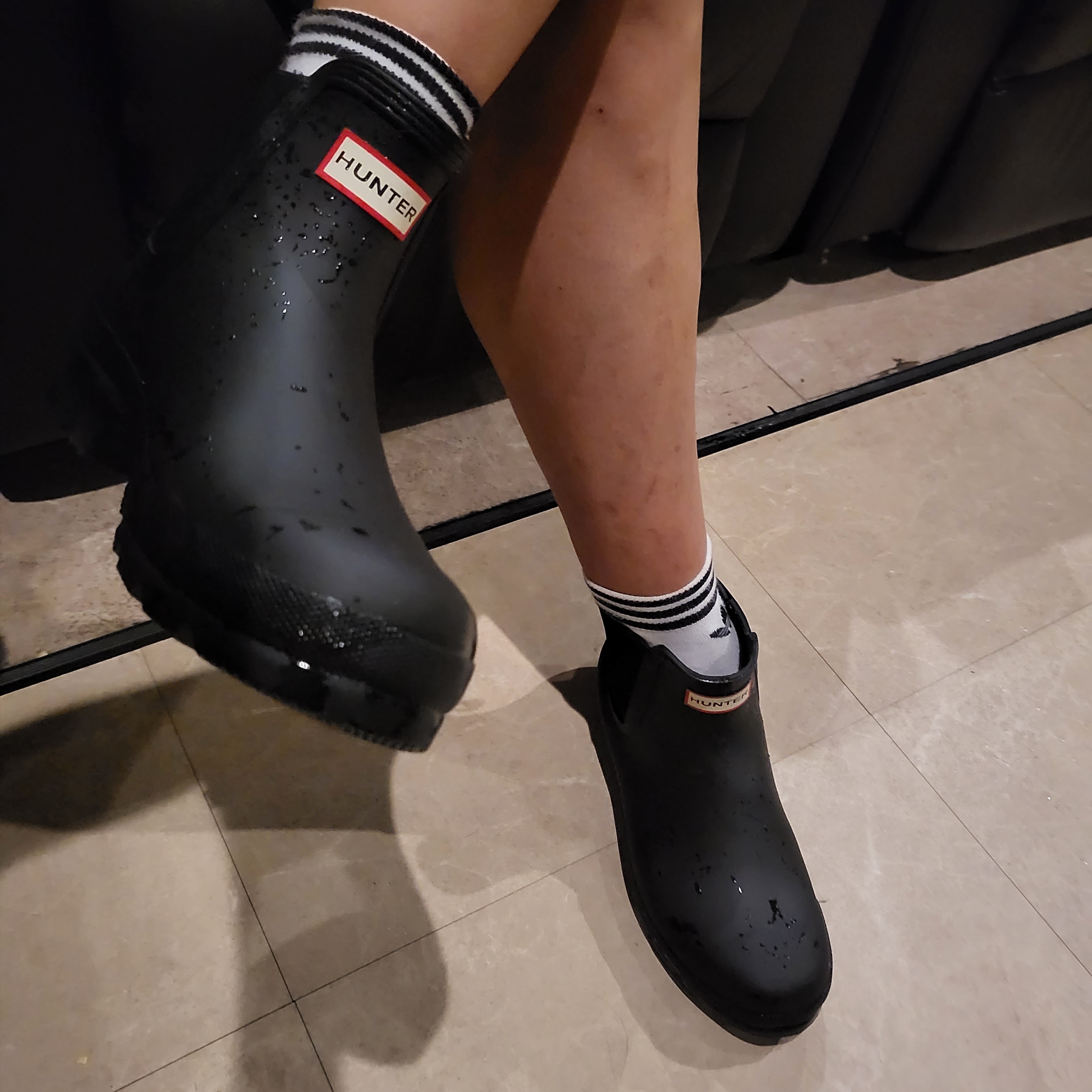 (W) Hunter Play Short Rain Boots Black 착용 스타일