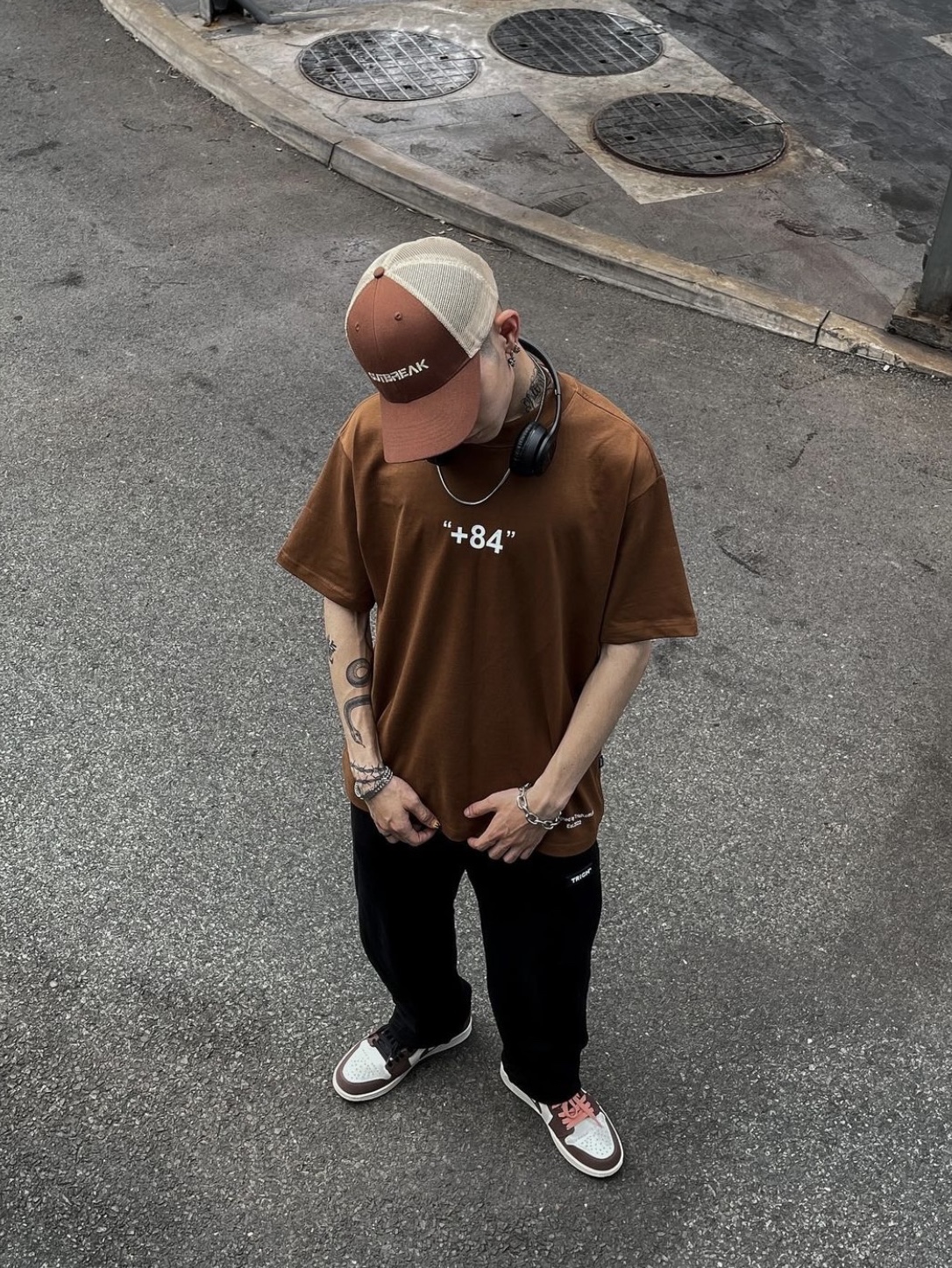 Jordan 1 Low SE Chocolate Bliss 착용 스타일 - 2