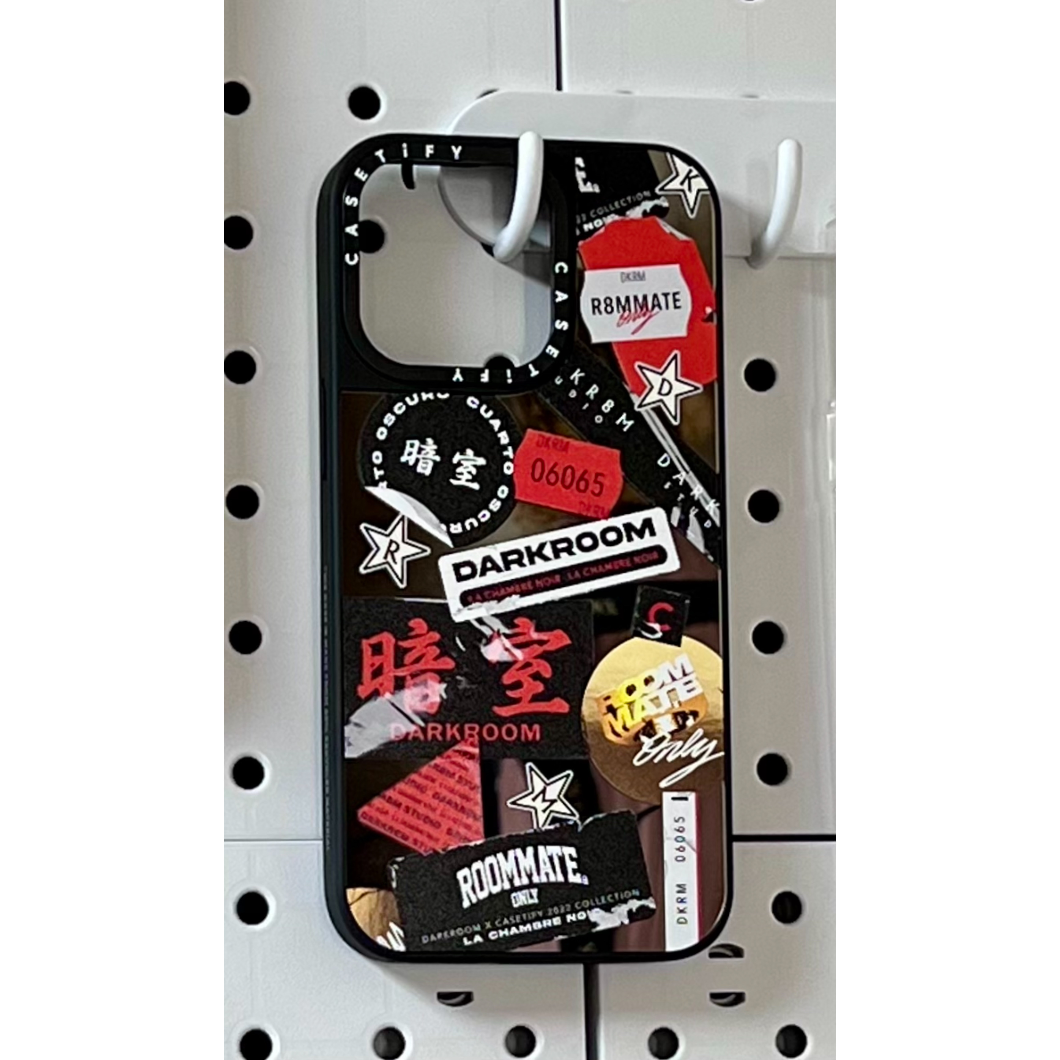 Casetify x Darkr8m Studio MagSafe Mirror iPhone Case Silver Mirror Black Bumper 착용 스타일