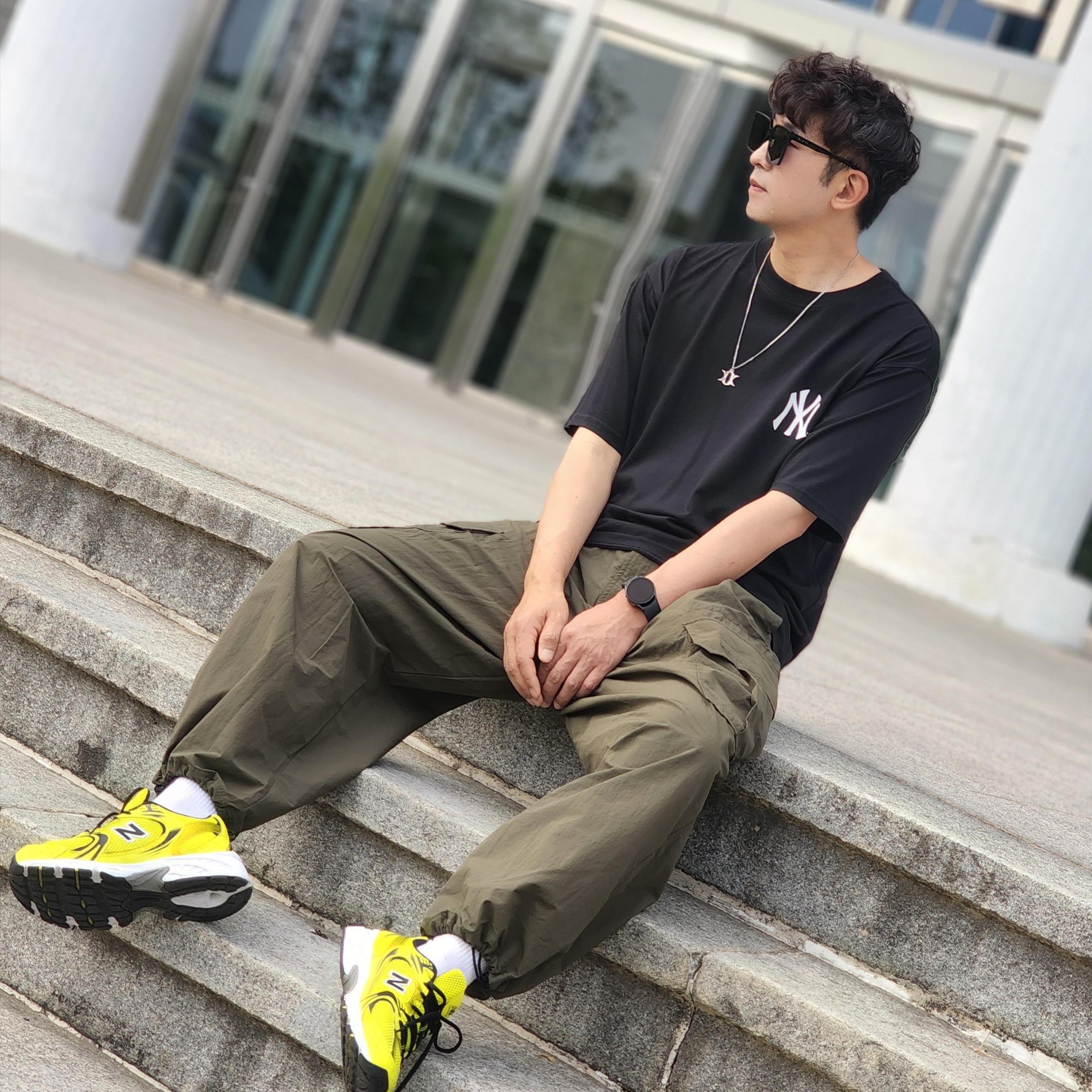 New Balance 530 Yellow 착용 스타일 - 1