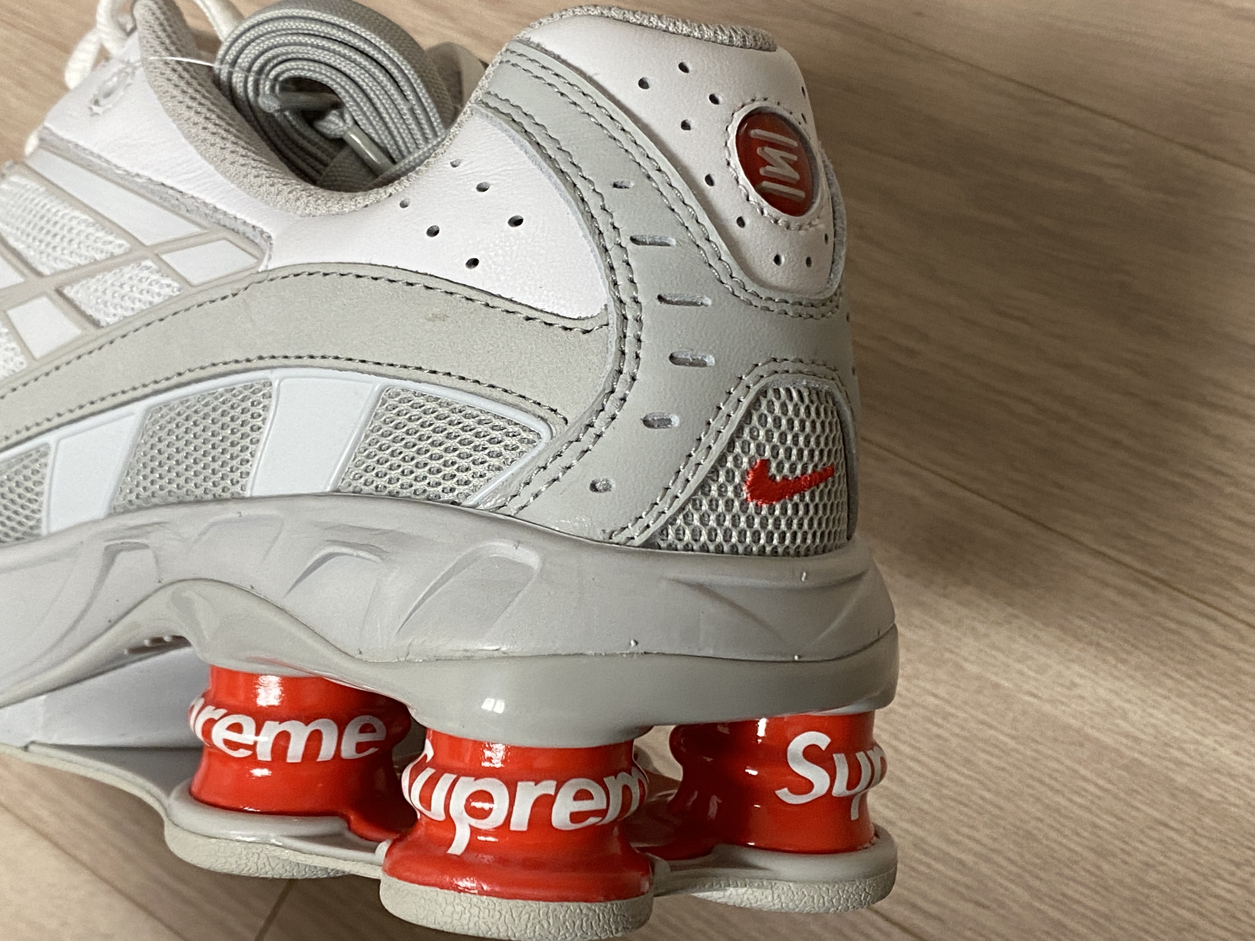 Nike x Supreme Shox Ride 2 SP White 착용 스타일 - 1