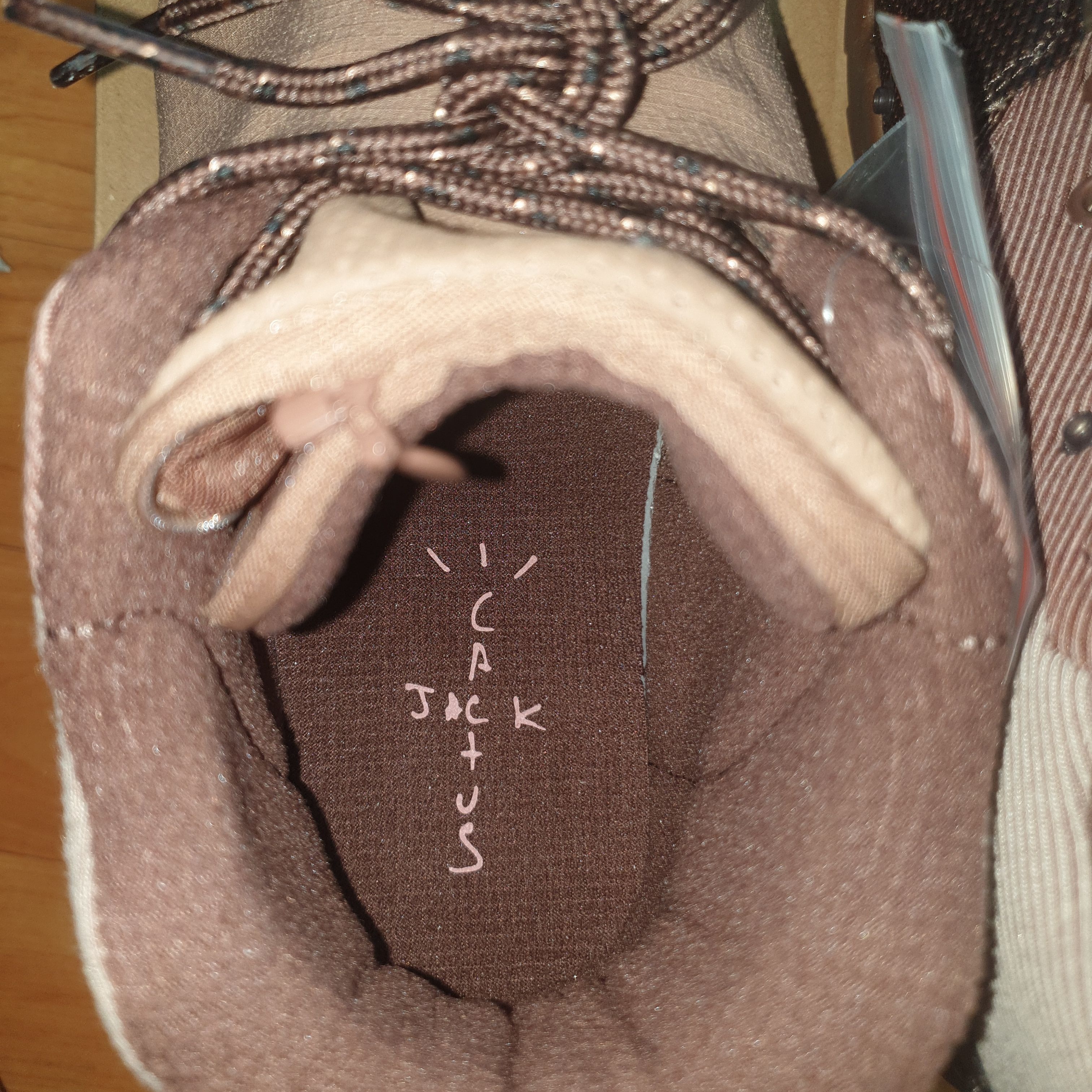 Nike x Travis Scott Air Trainer 1 Archaeo Brown and Rust Pink 착용 스타일