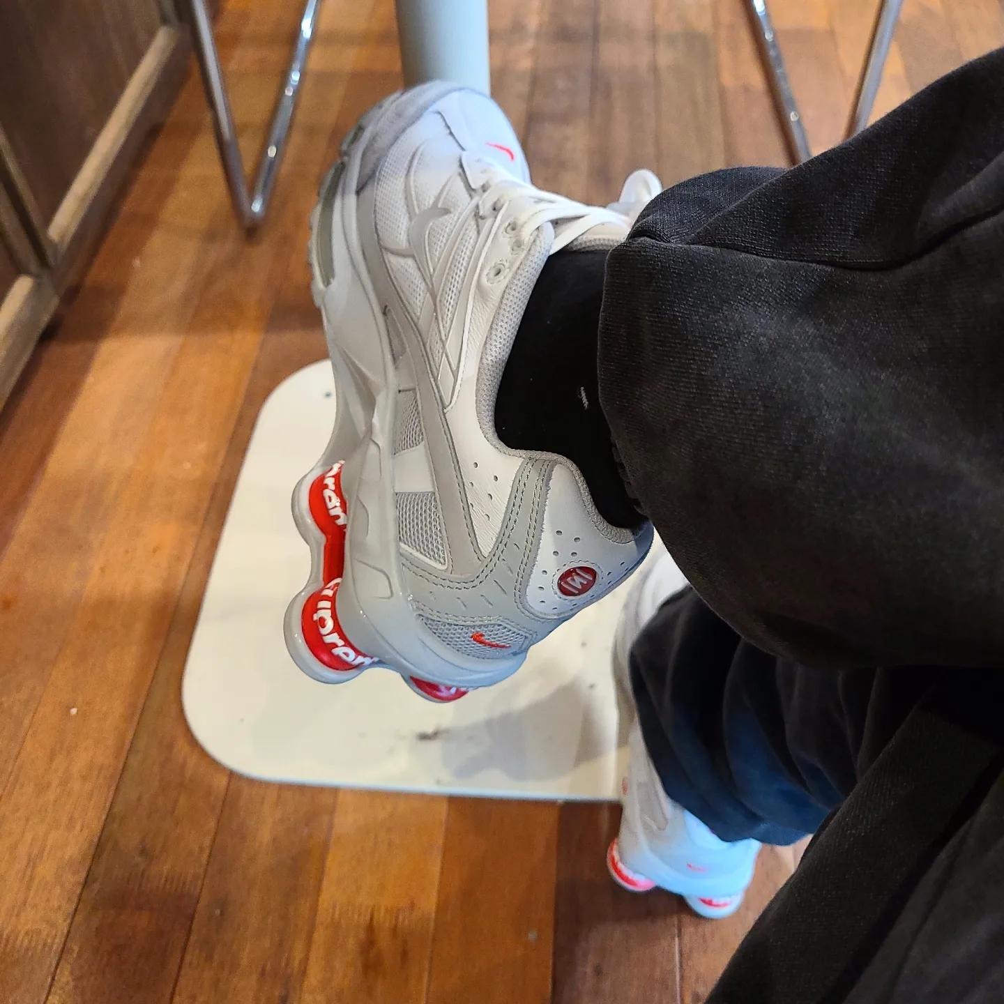 Nike x Supreme Shox Ride 2 SP White 착용 스타일 - 4