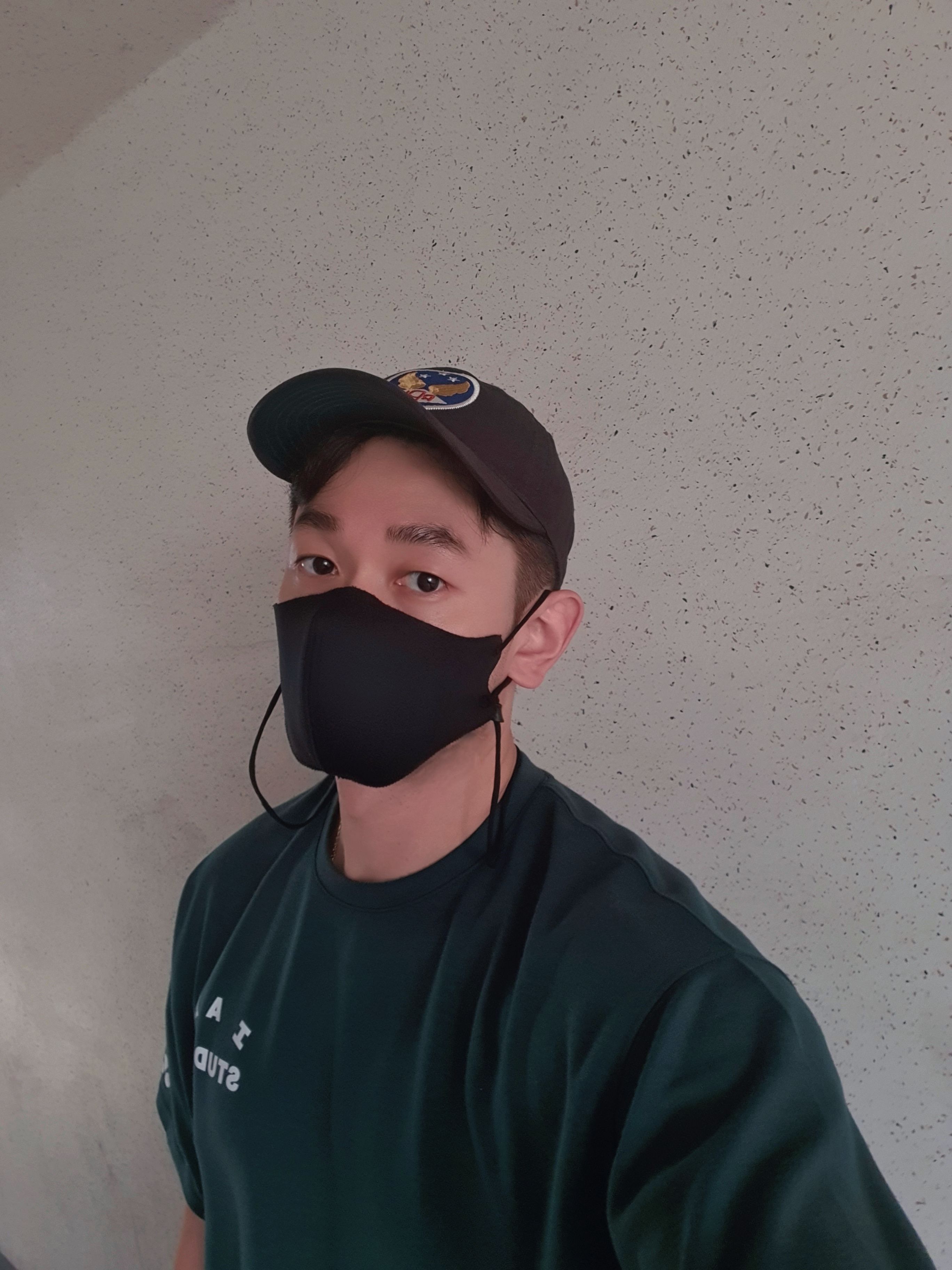 New Balance 2002R Special Vintage Black Grey, Double RL Garment Dyeing Twill Ball Cap Black 착용 스타일 - 5
