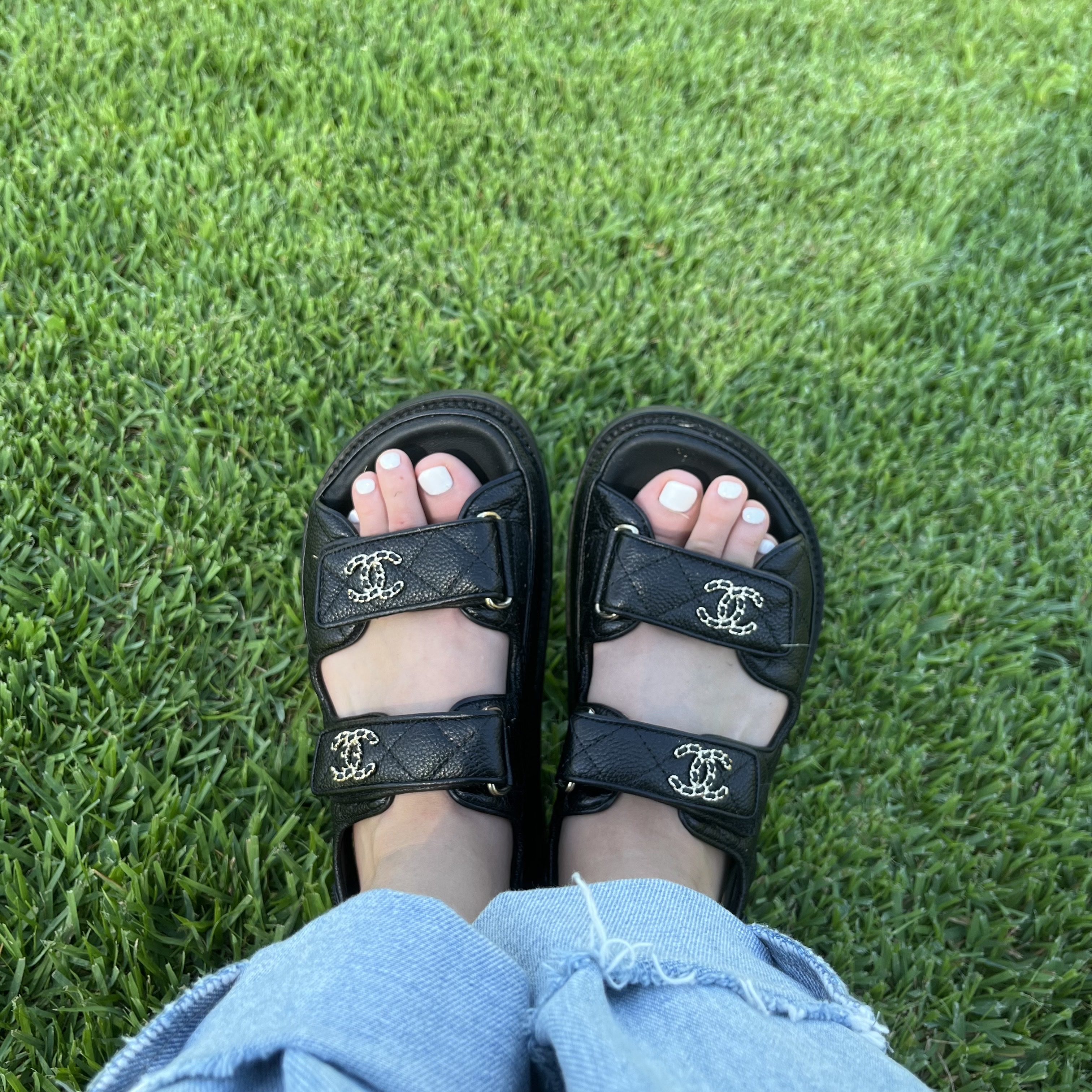 (W) Chanel Sandals Grained Calfskin & Black 착용 스타일