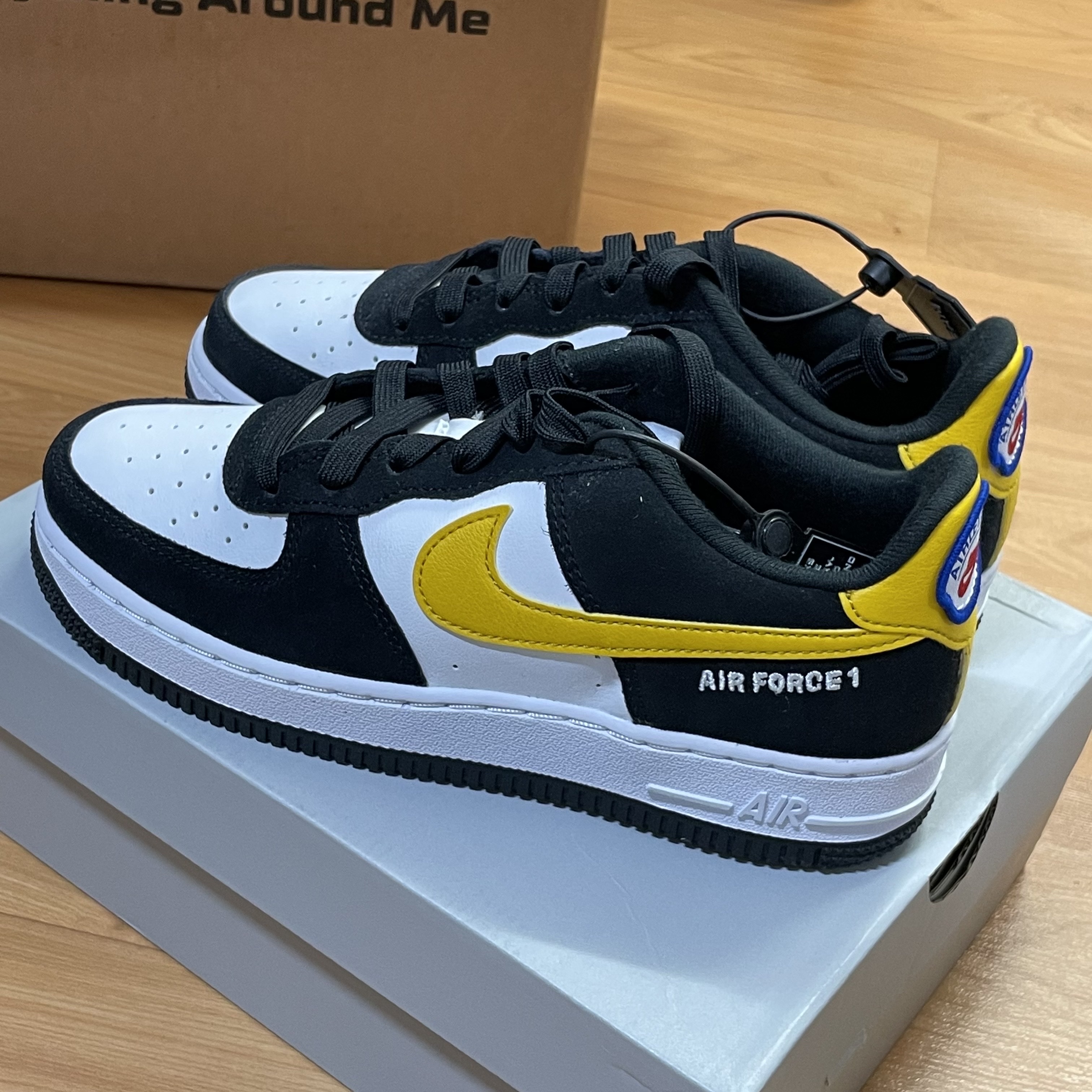 Nike Air Force 1 '07 LV8 Athletic Club Black Dark Sulfur 착용 스타일