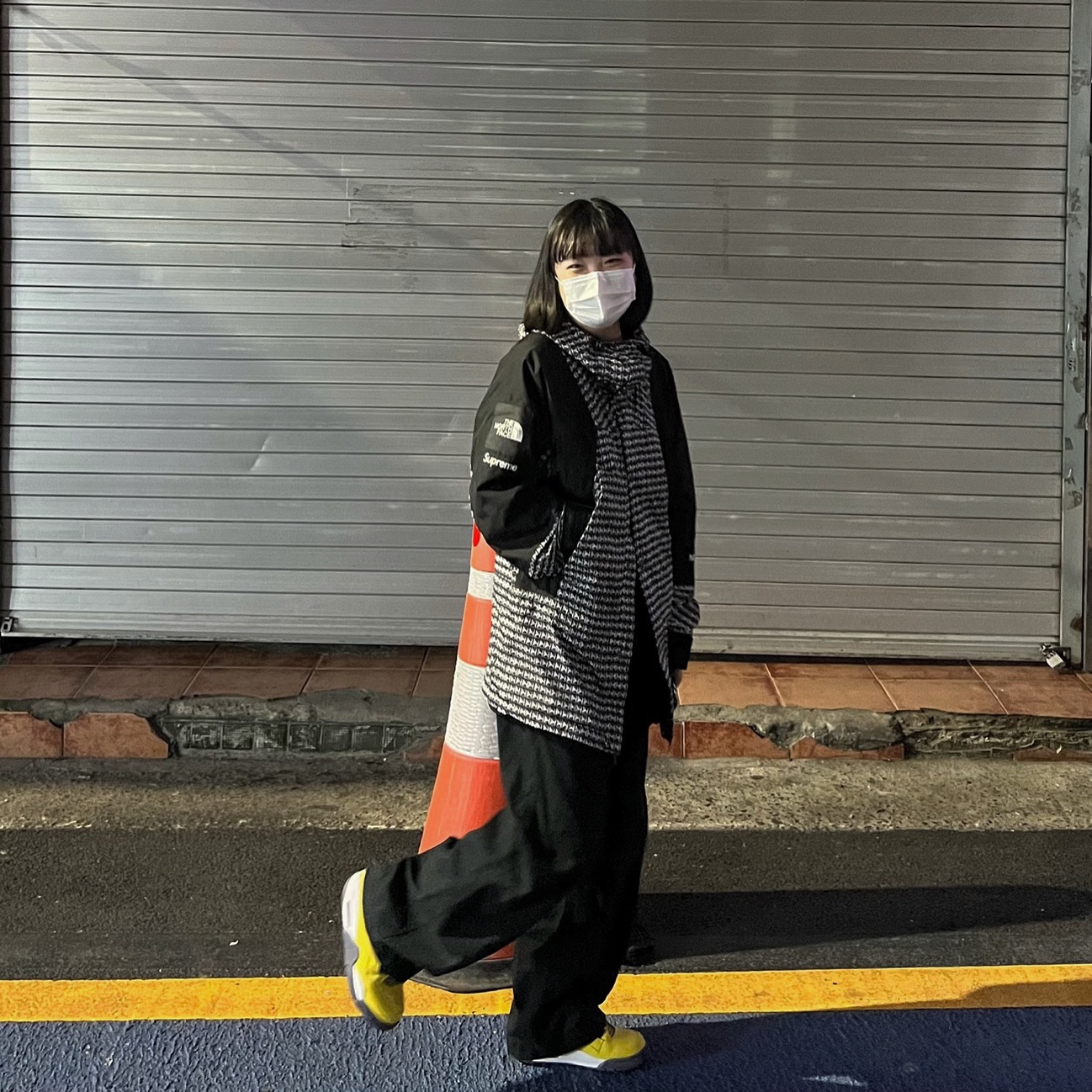 Supreme x The North Face Studded Mountain Light Jacket Black - 21SS, (GS) Jordan 4 Retro Tour Yellow 착용 스타일