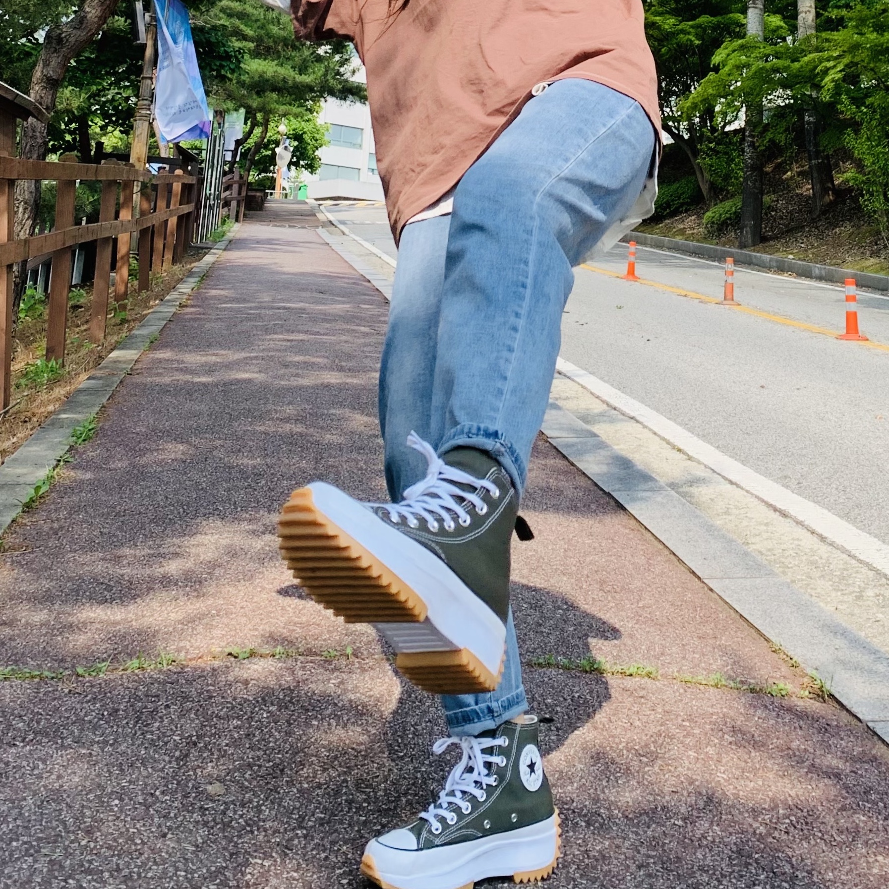Converse Run Star Hike Hi Cargo Khaki 착용 스타일