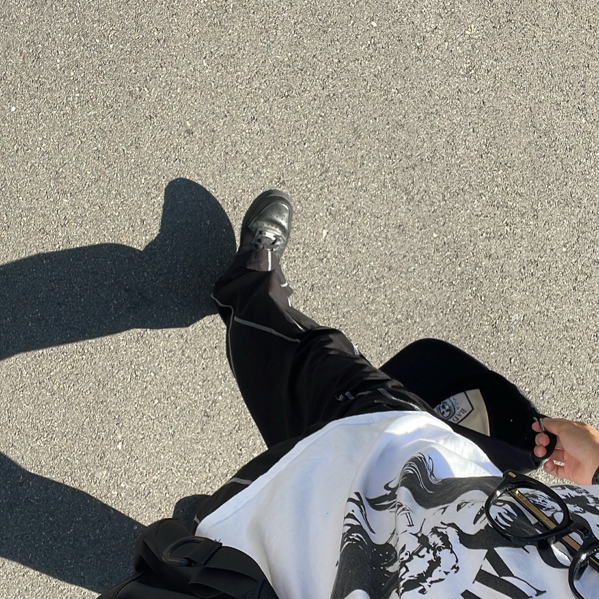 Nike Air Force 1 '07 Low Triple Black 착용 스타일