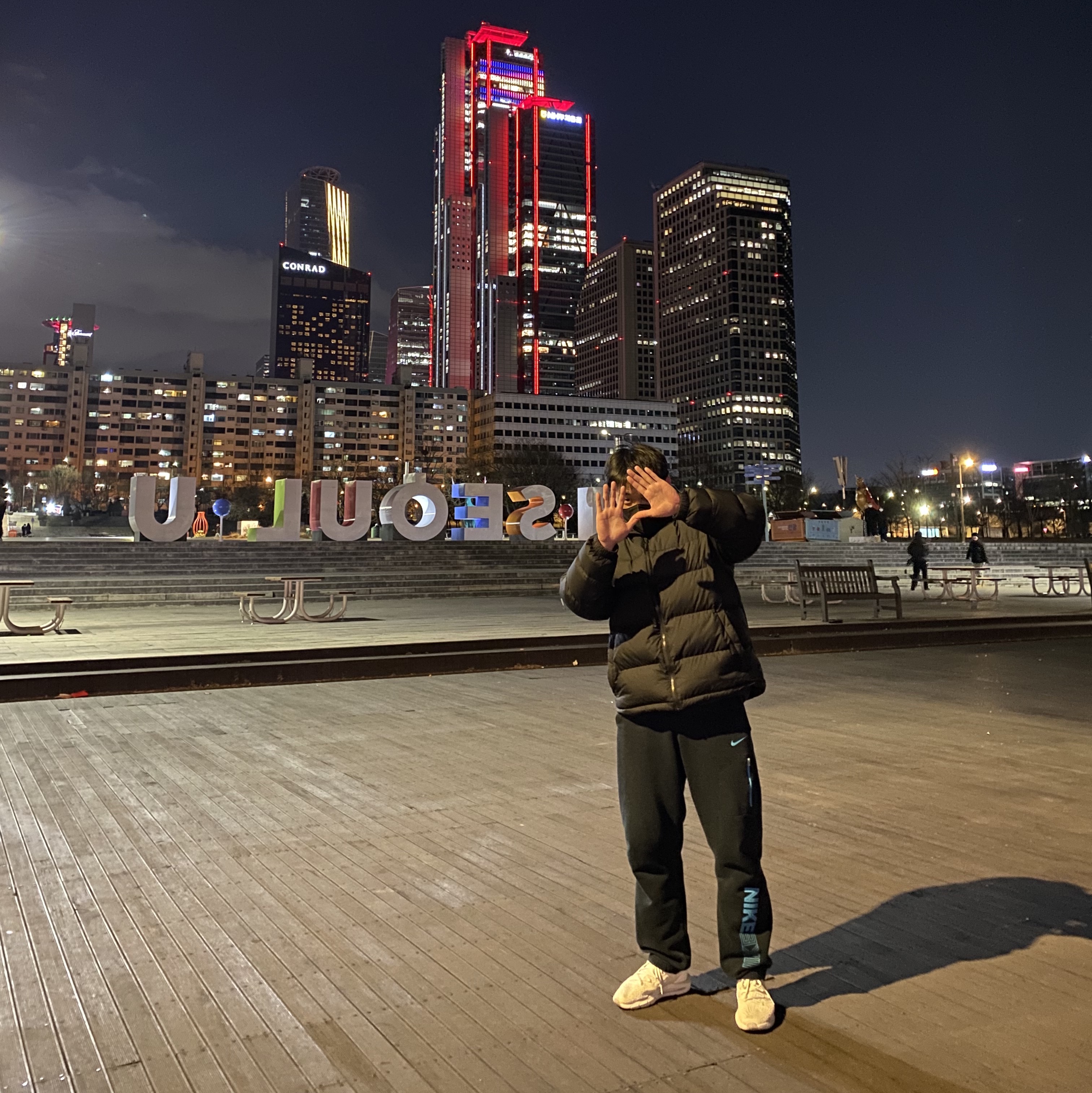 The North Face 1992 Nuptse Jacket Black 착용 스타일