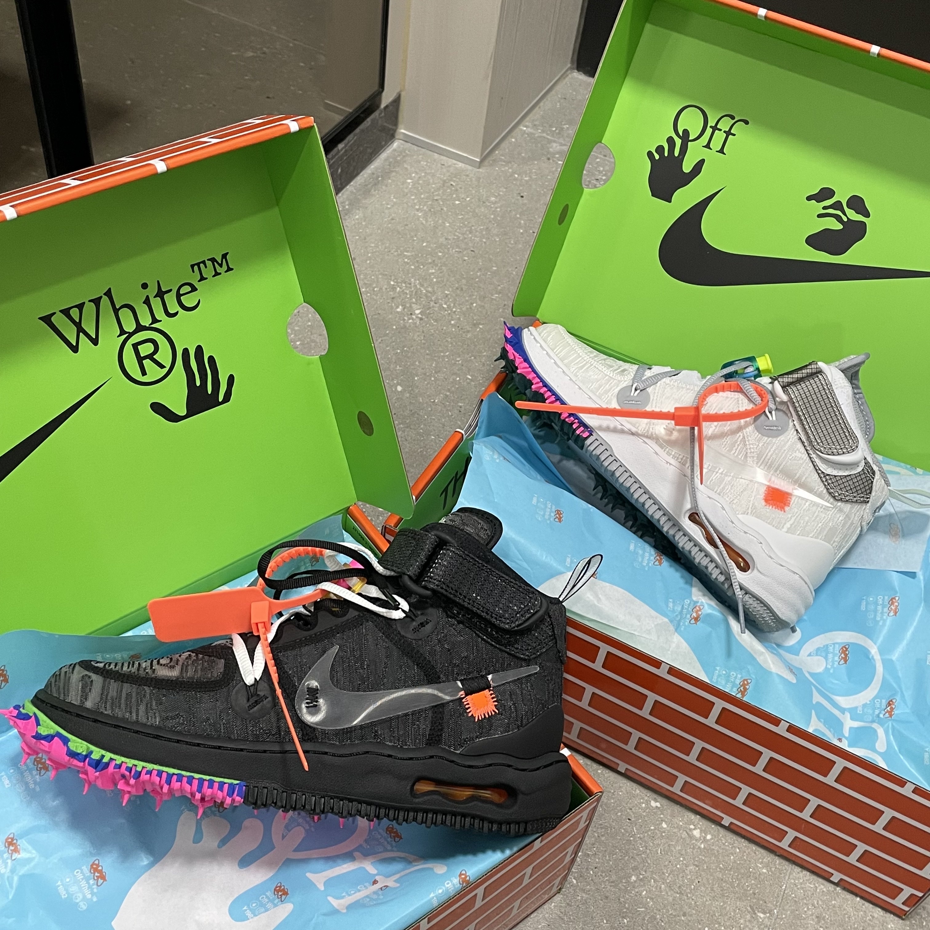 Nike x Off-White Air Force 1 Mid SP White, Nike x Off-White Air Force 1 Mid SP Black 착용 스타일 - 1
