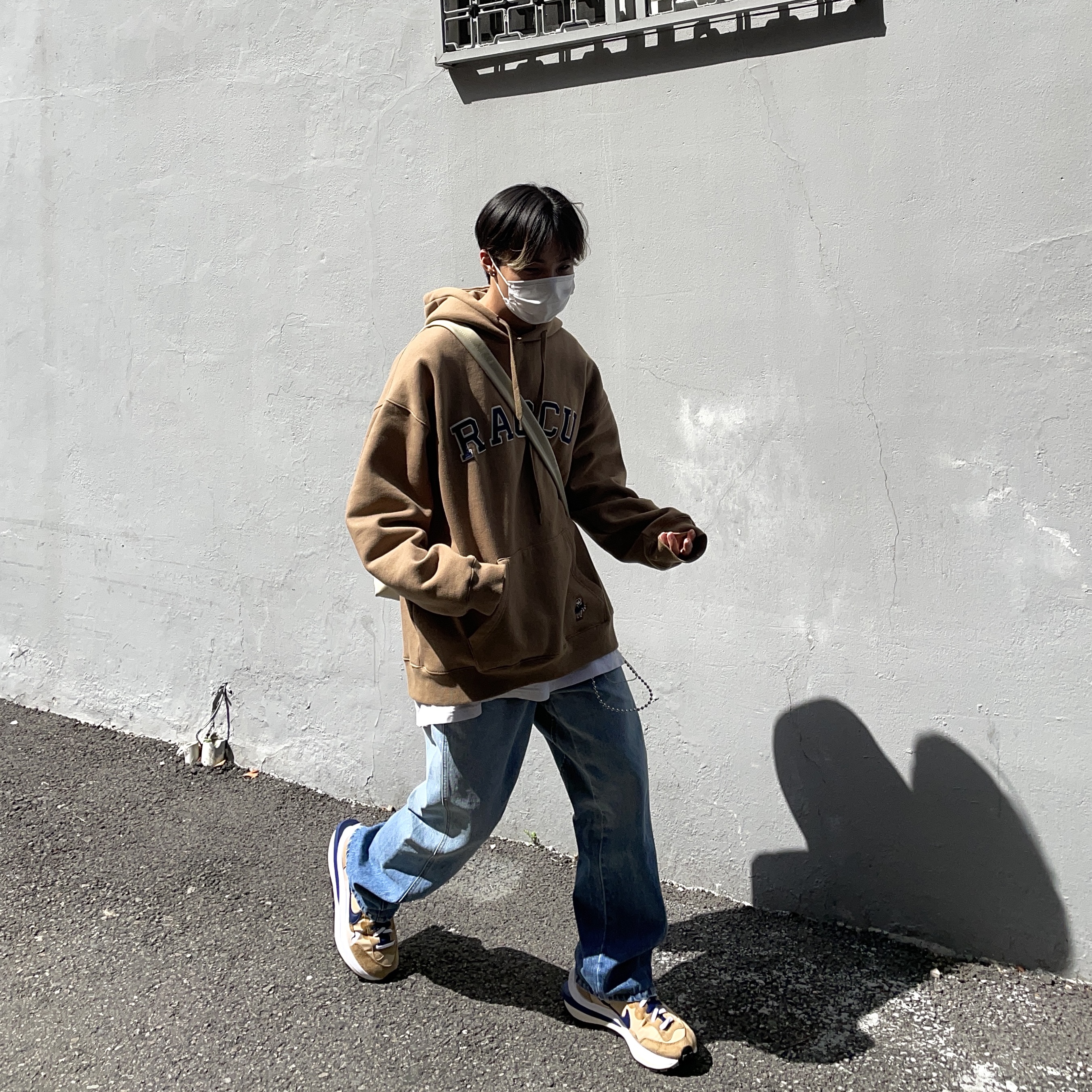 Nike x Sacai VaporWaffle Sesame and Blue Void 착용 스타일 - 1