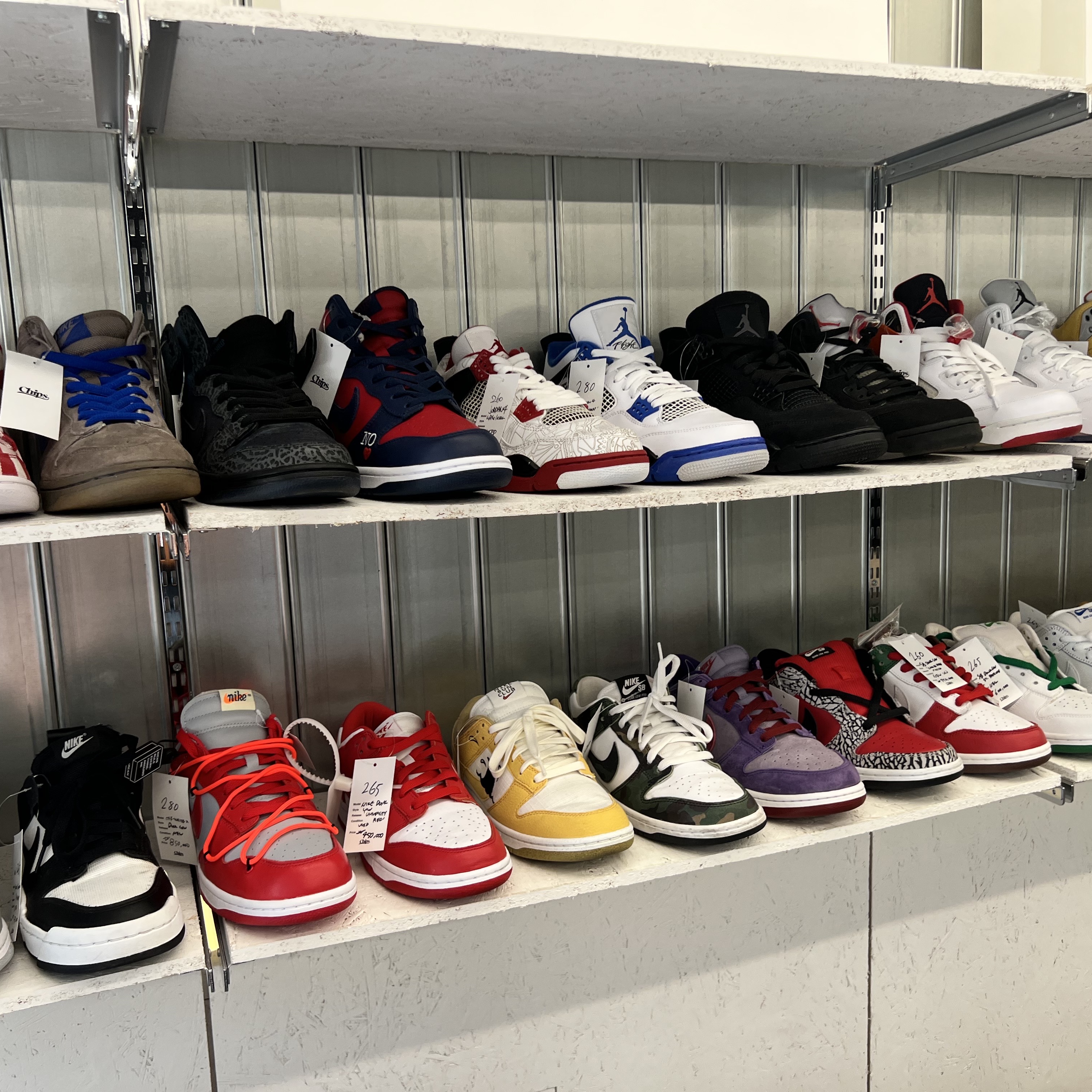 Jordan 1 Low OG Starfish, IAB Studio x Obey Eyes Icon T-Shirt Melon 착용 스타일 - 3