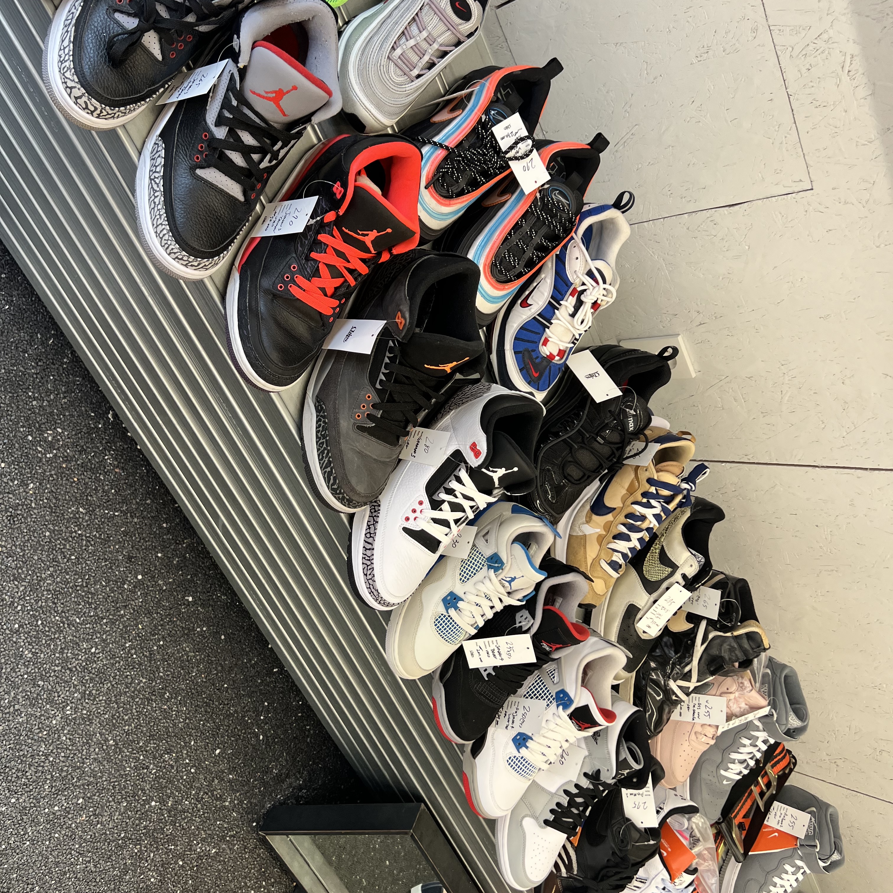 Jordan 1 Low OG Starfish, IAB Studio x Obey Eyes Icon T-Shirt Melon 착용 스타일 - 4