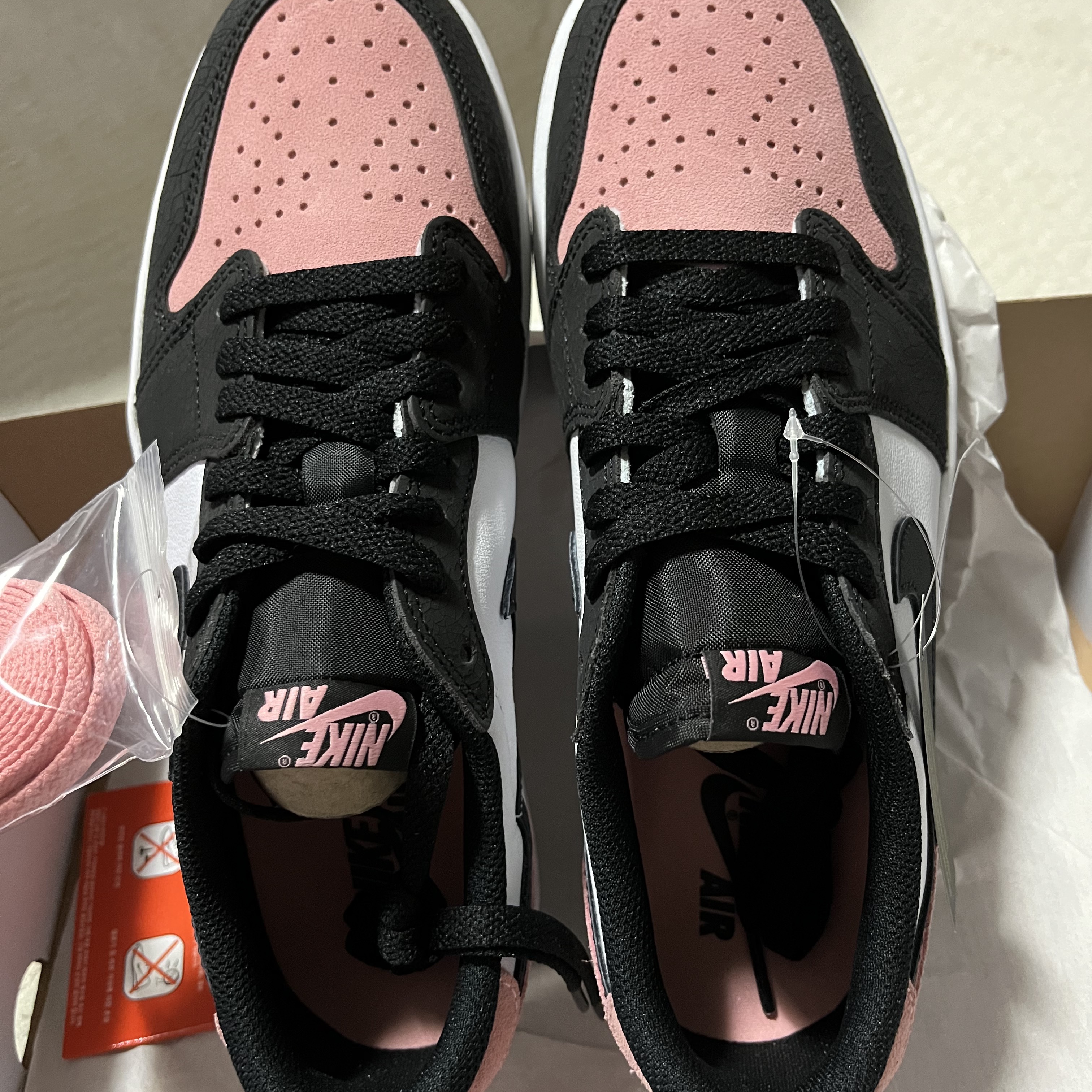 Jordan 1 Retro Low OG Bleached Coral 착용 스타일 - 2